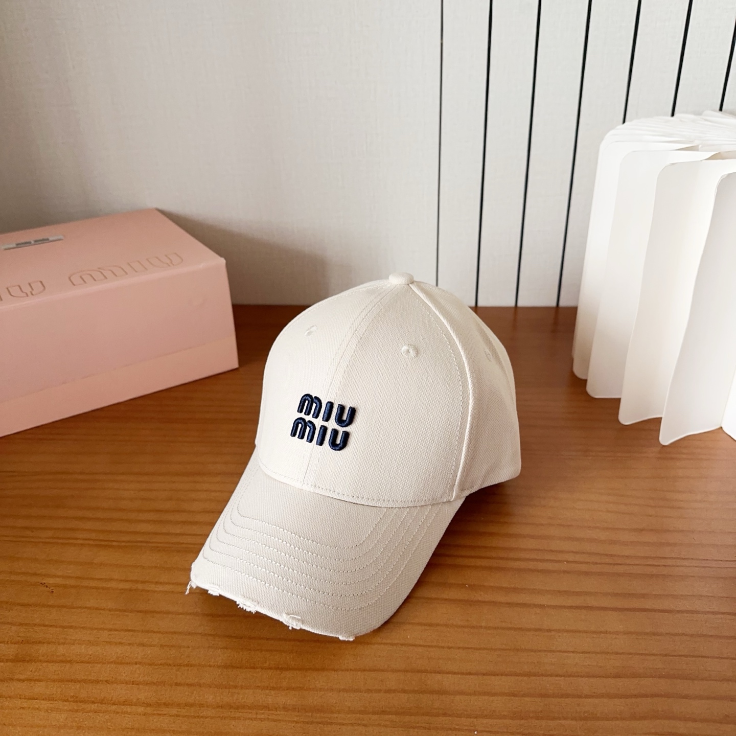 Miumiu缪缪 新款订单款刺绣棒球帽🧢大牌款超好搭配，赶紧入手！