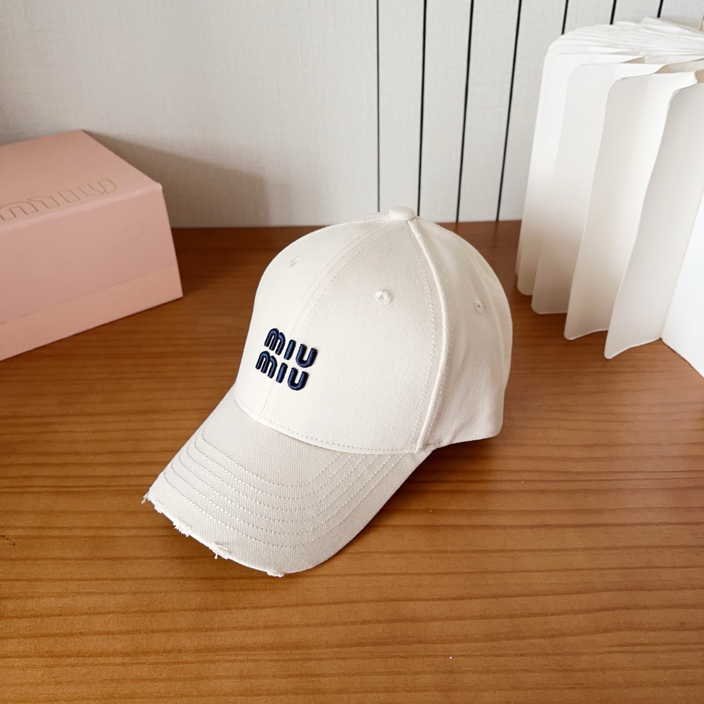 Miumiu缪缪 新款订单款刺绣棒球帽🧢大牌款超好搭配，赶紧入手！