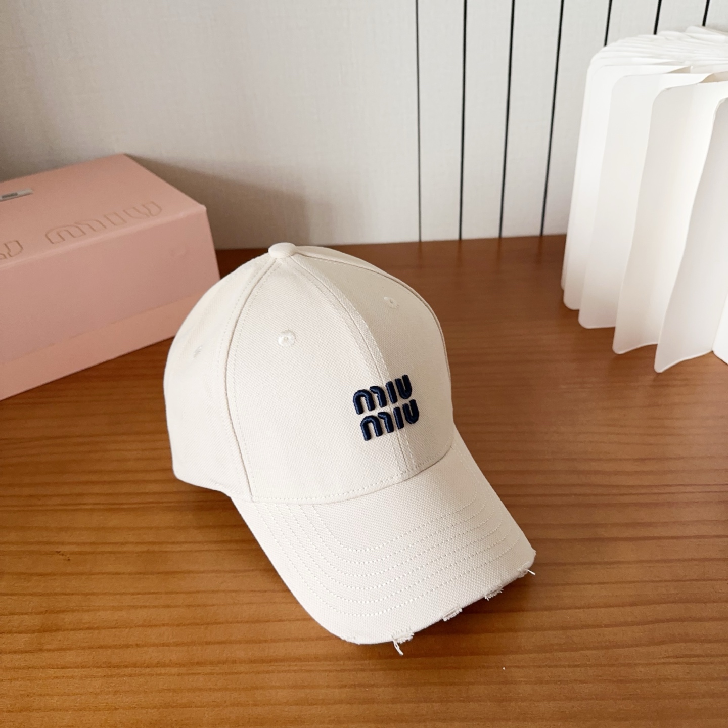 Miumiu缪缪 新款订单款刺绣棒球帽🧢大牌款超好搭配，赶紧入手！