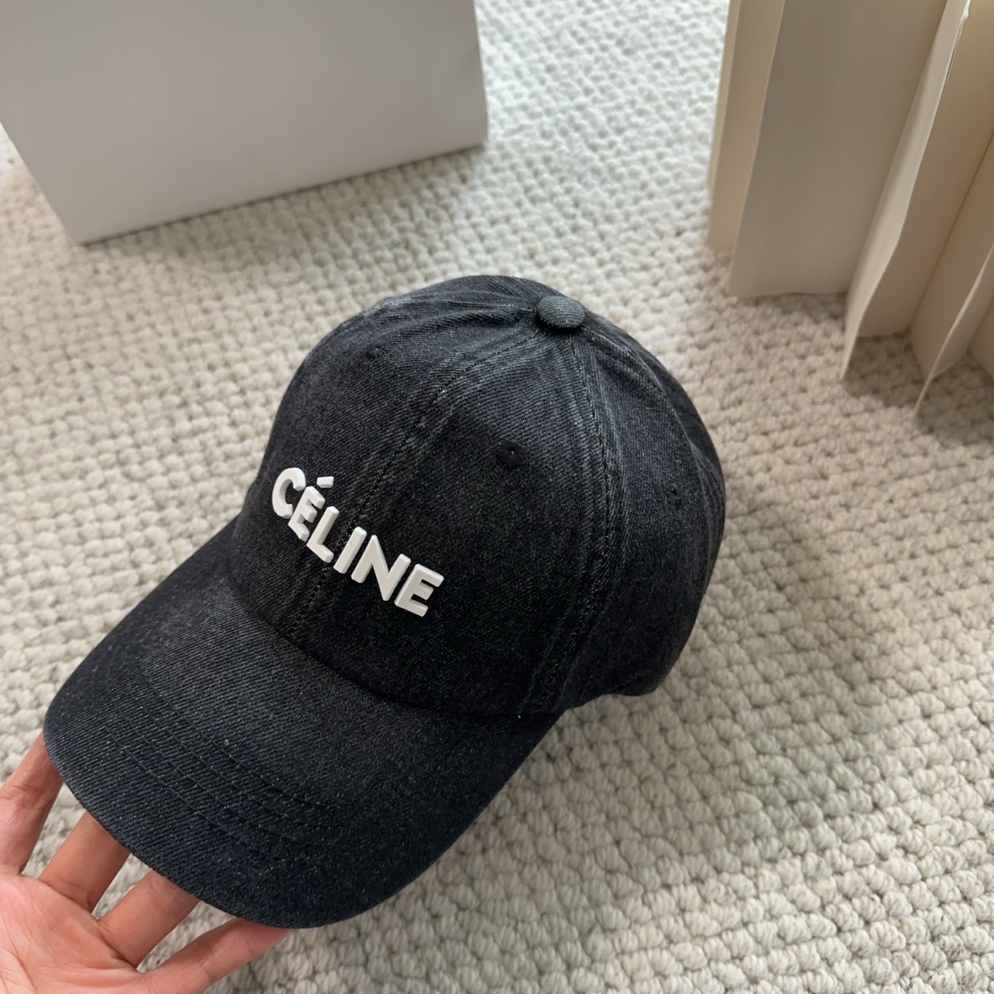 CELINE思琳 新款牛仔蓝复古款棒球帽🔸 旅游带它出去美美哒❕ 中古款哟.这种帽子不容易撞款 😬 现货