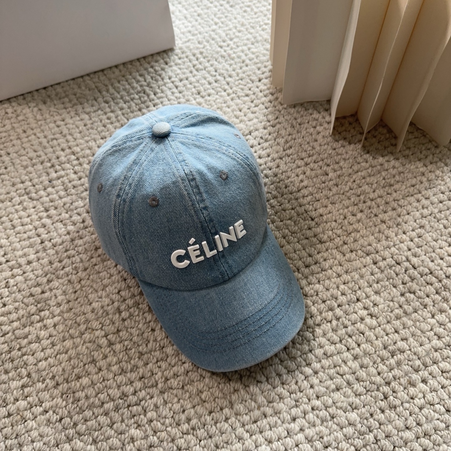 CELINE思琳 新款牛仔蓝复古款棒球帽🔸 旅游带它出去美美哒❕ 中古款哟.这种帽子不容易撞款 😬 现货