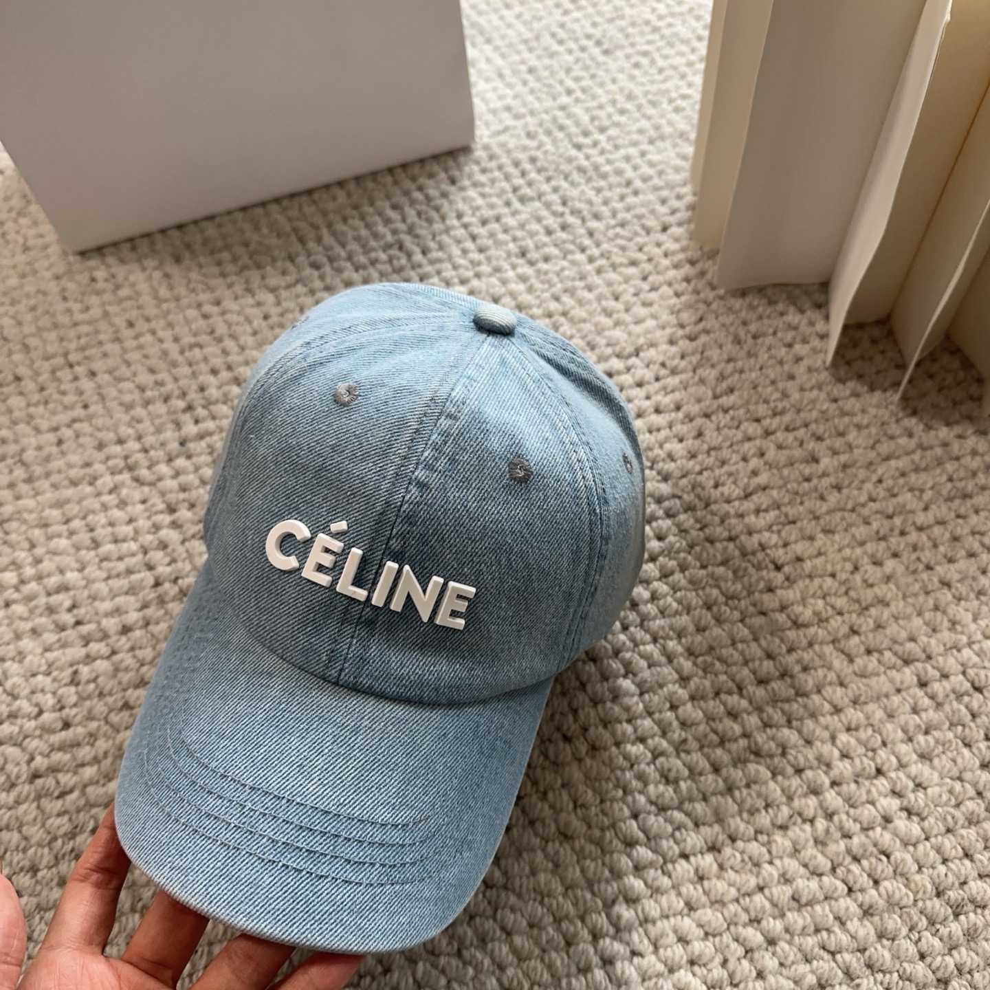 CELINE思琳 新款牛仔蓝复古款棒球帽🔸 旅游带它出去美美哒❕ 中古款哟.这种帽子不容易撞款 😬 现货