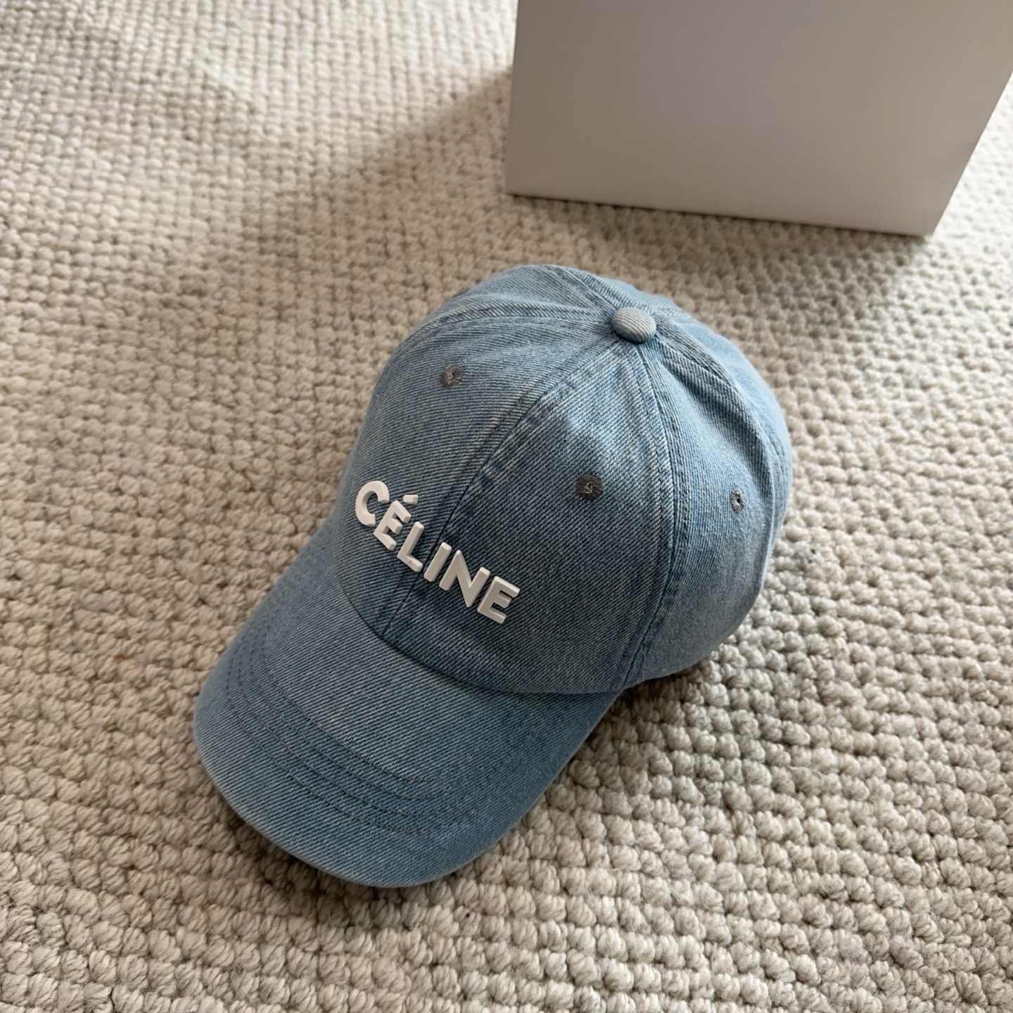 CELINE思琳 新款牛仔蓝复古款棒球帽🔸 旅游带它出去美美哒❕ 中古款哟.这种帽子不容易撞款 😬 现货