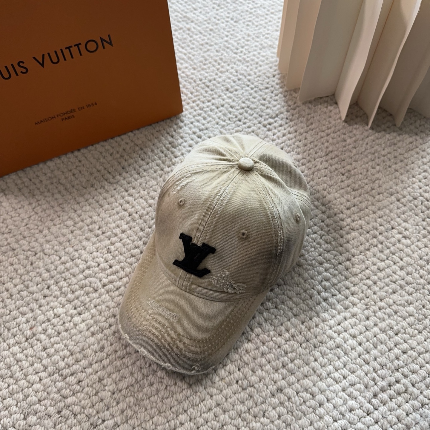 路易威登棒球帽LouisVuitton👒😍新款LV棒球帽，重工打造♥完美刺绣，高端大气，百搭款🤗男女通用！