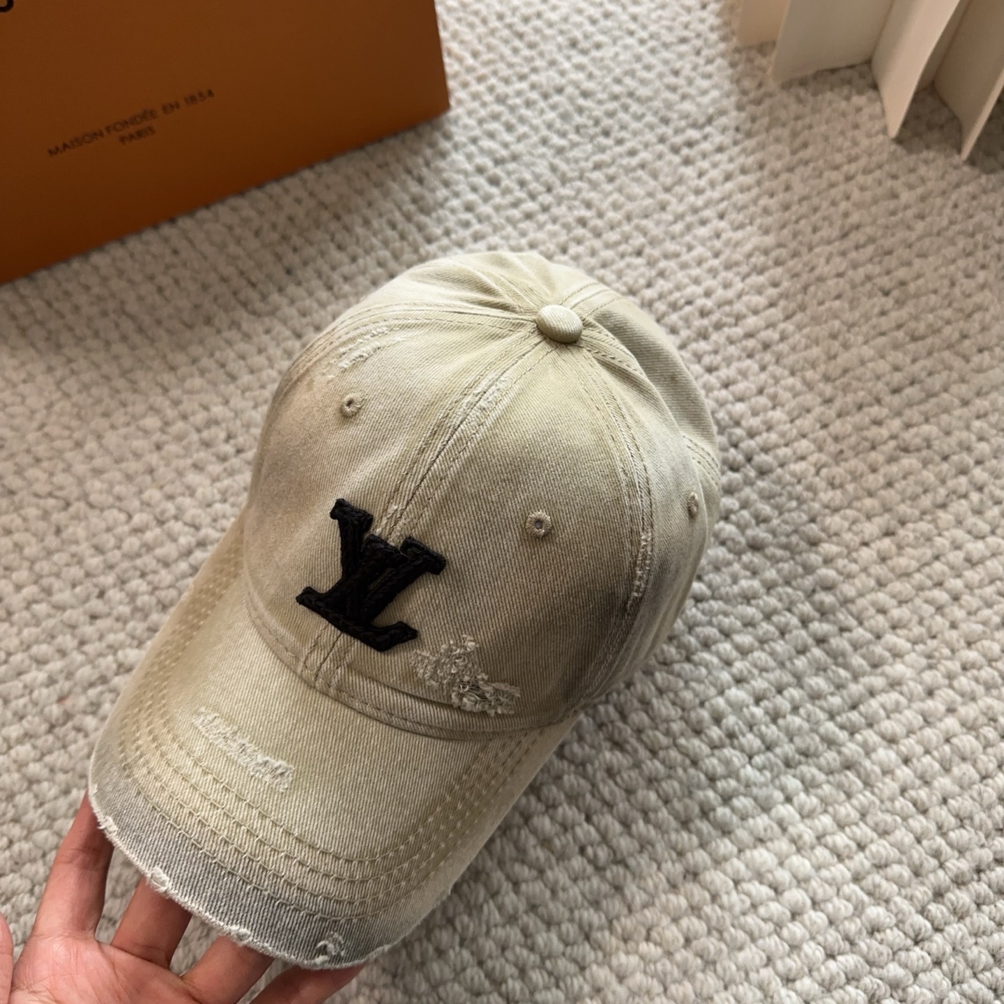 路易威登棒球帽LouisVuitton👒😍新款LV棒球帽，重工打造♥完美刺绣，高端大气，百搭款🤗男女通用！
