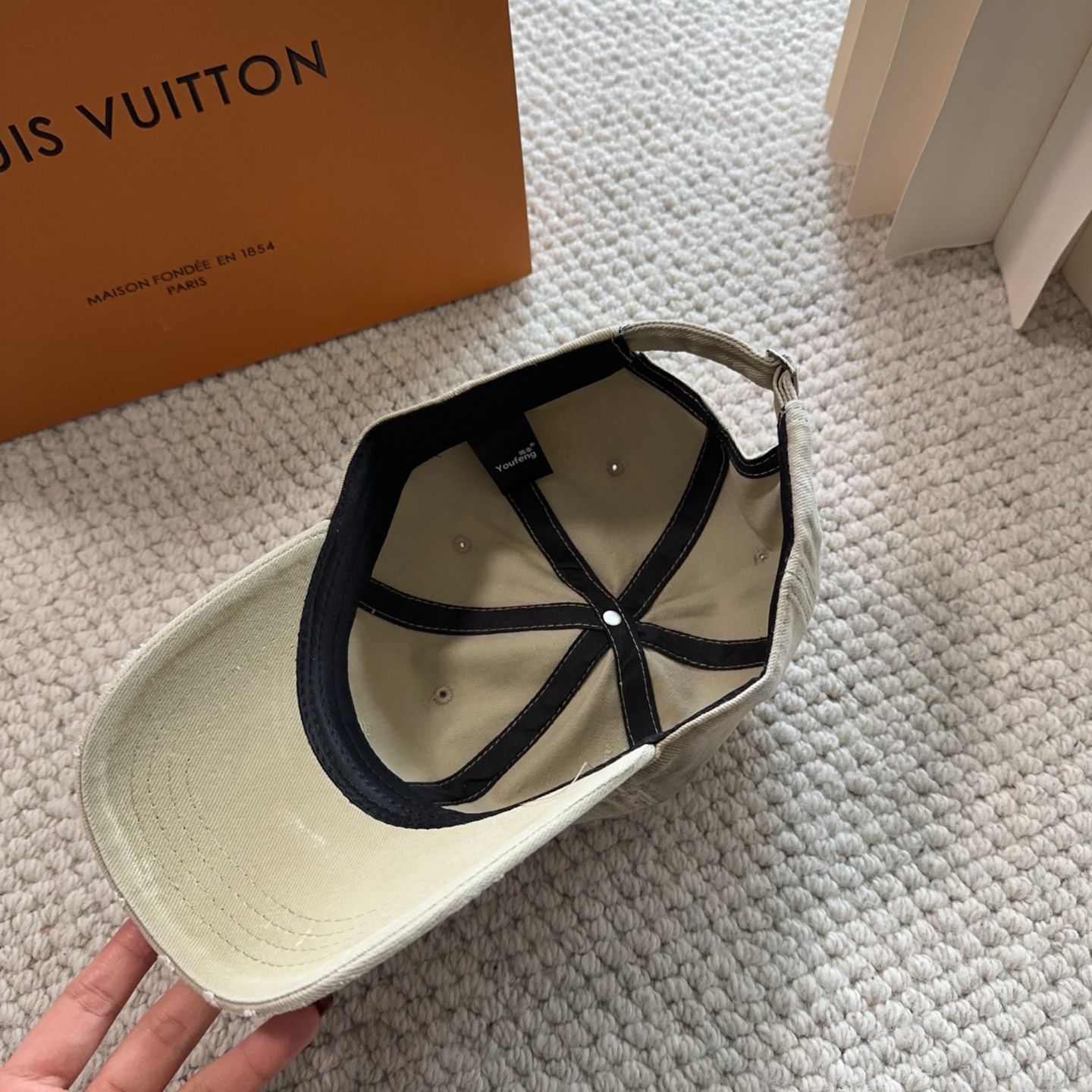 路易威登棒球帽LouisVuitton👒😍新款LV棒球帽，重工打造♥完美刺绣，高端大气，百搭款🤗男女通用！