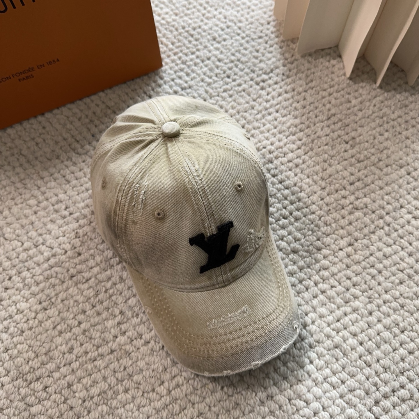 路易威登棒球帽LouisVuitton👒😍新款LV棒球帽，重工打造♥完美刺绣，高端大气，百搭款🤗男女通用！