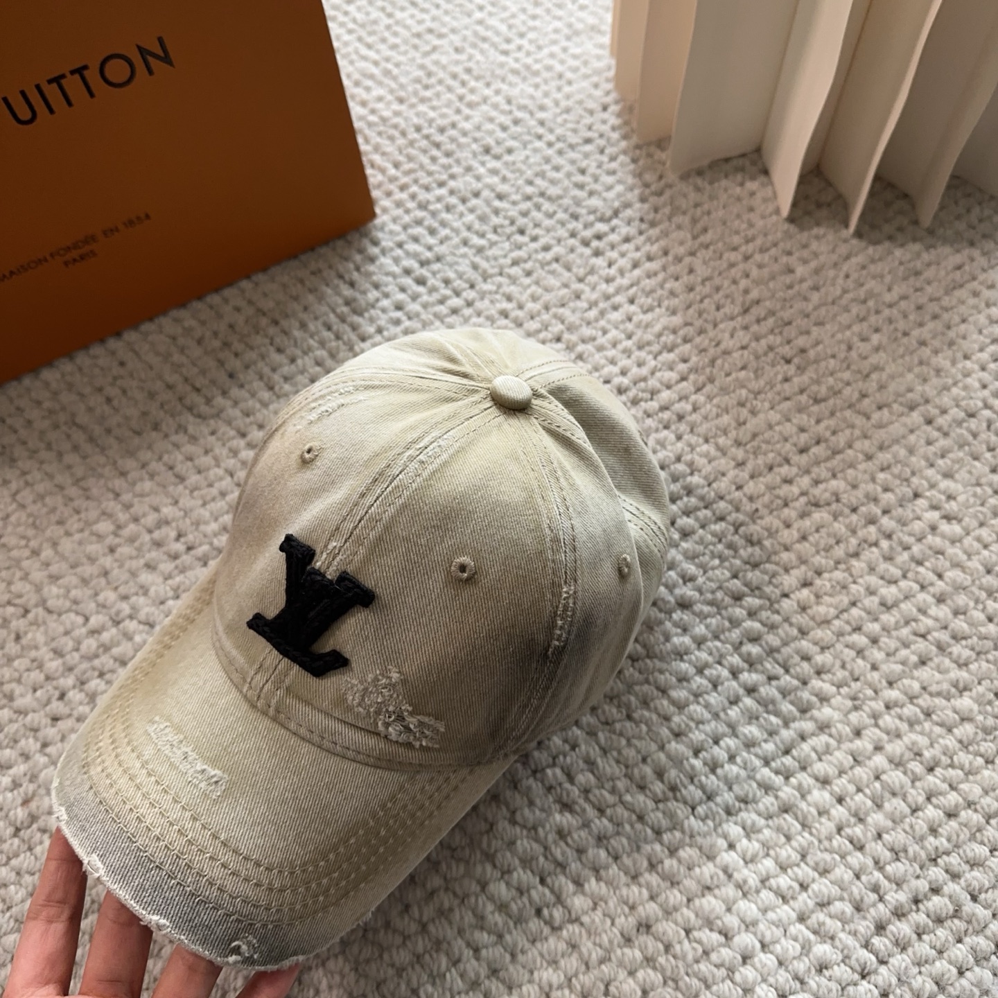 路易威登棒球帽LouisVuitton👒😍新款LV棒球帽，重工打造♥完美刺绣，高端大气，百搭款🤗男女通用！