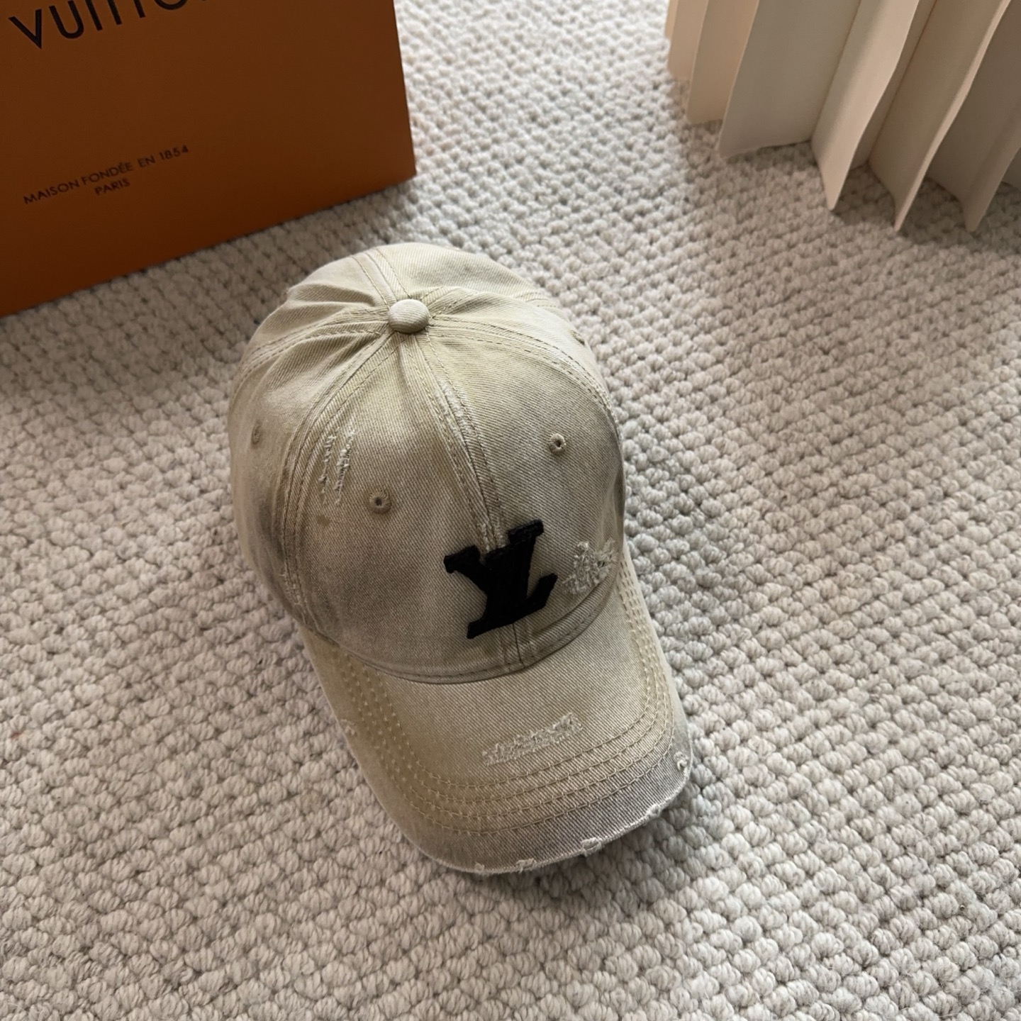 路易威登棒球帽LouisVuitton👒😍新款LV棒球帽，重工打造♥完美刺绣，高端大气，百搭款🤗男女通用！