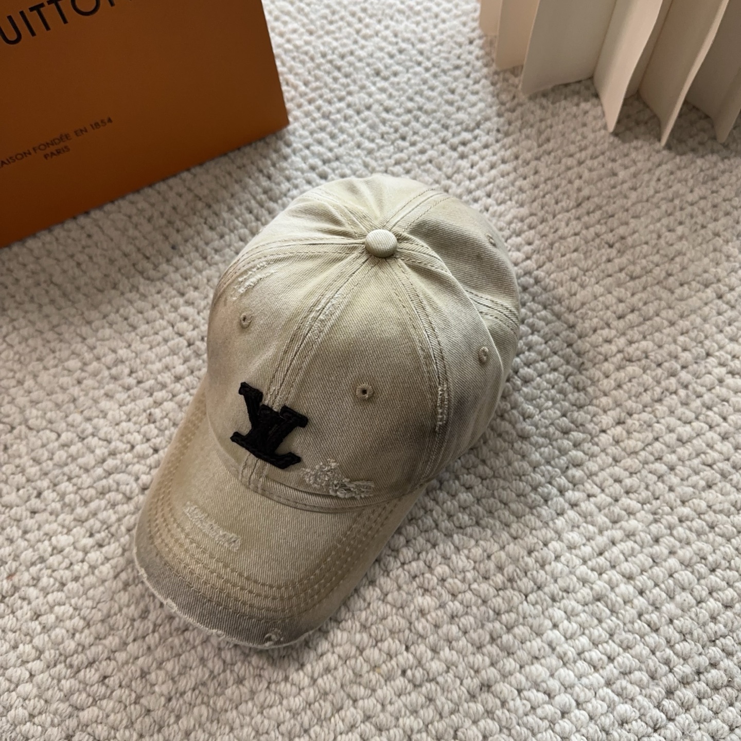 路易威登棒球帽LouisVuitton👒😍新款LV棒球帽，重工打造♥完美刺绣，高端大气，百搭款🤗男女通用！