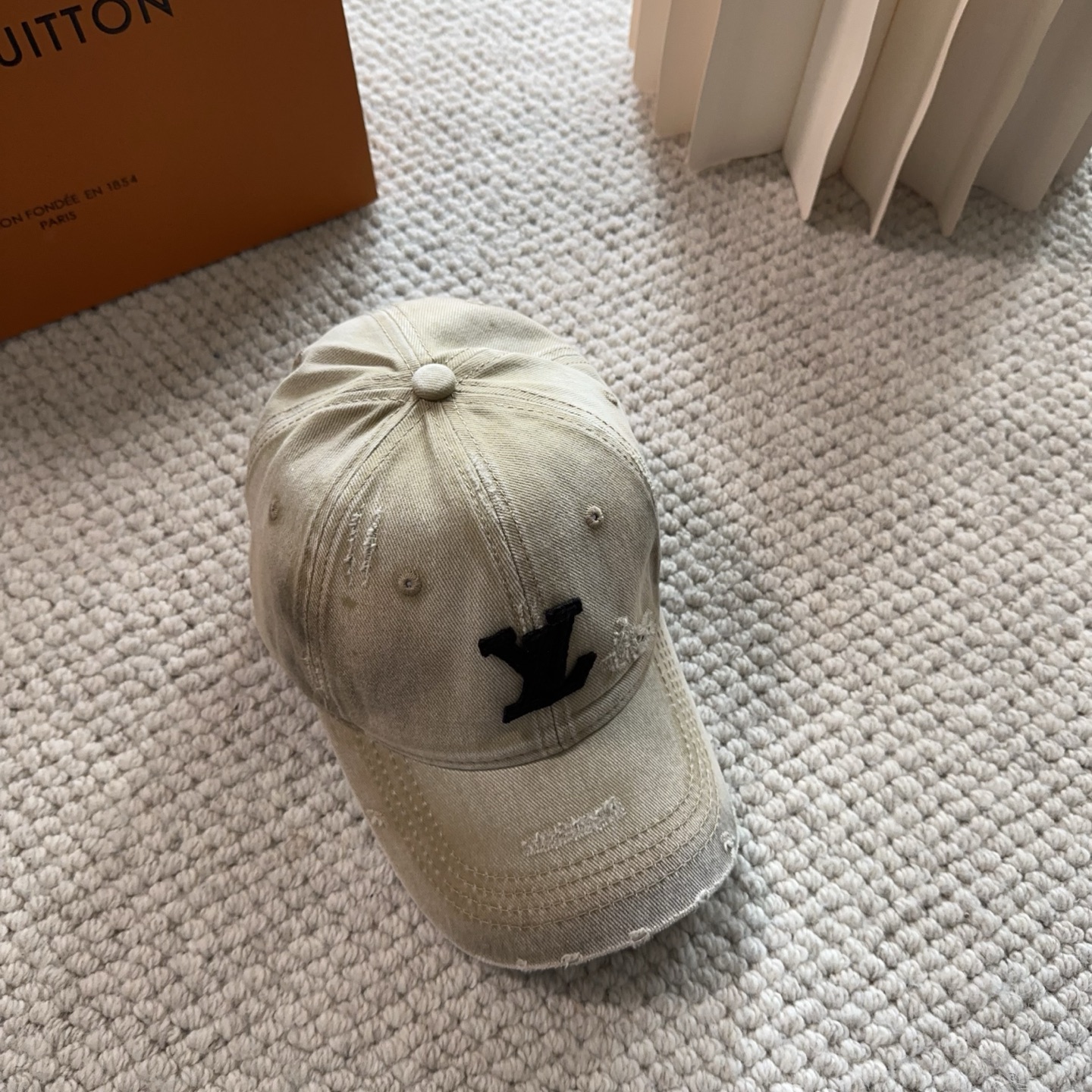 路易威登棒球帽LouisVuitton👒😍新款LV棒球帽，重工打造♥完美刺绣，高端大气，百搭款🤗男女通用！