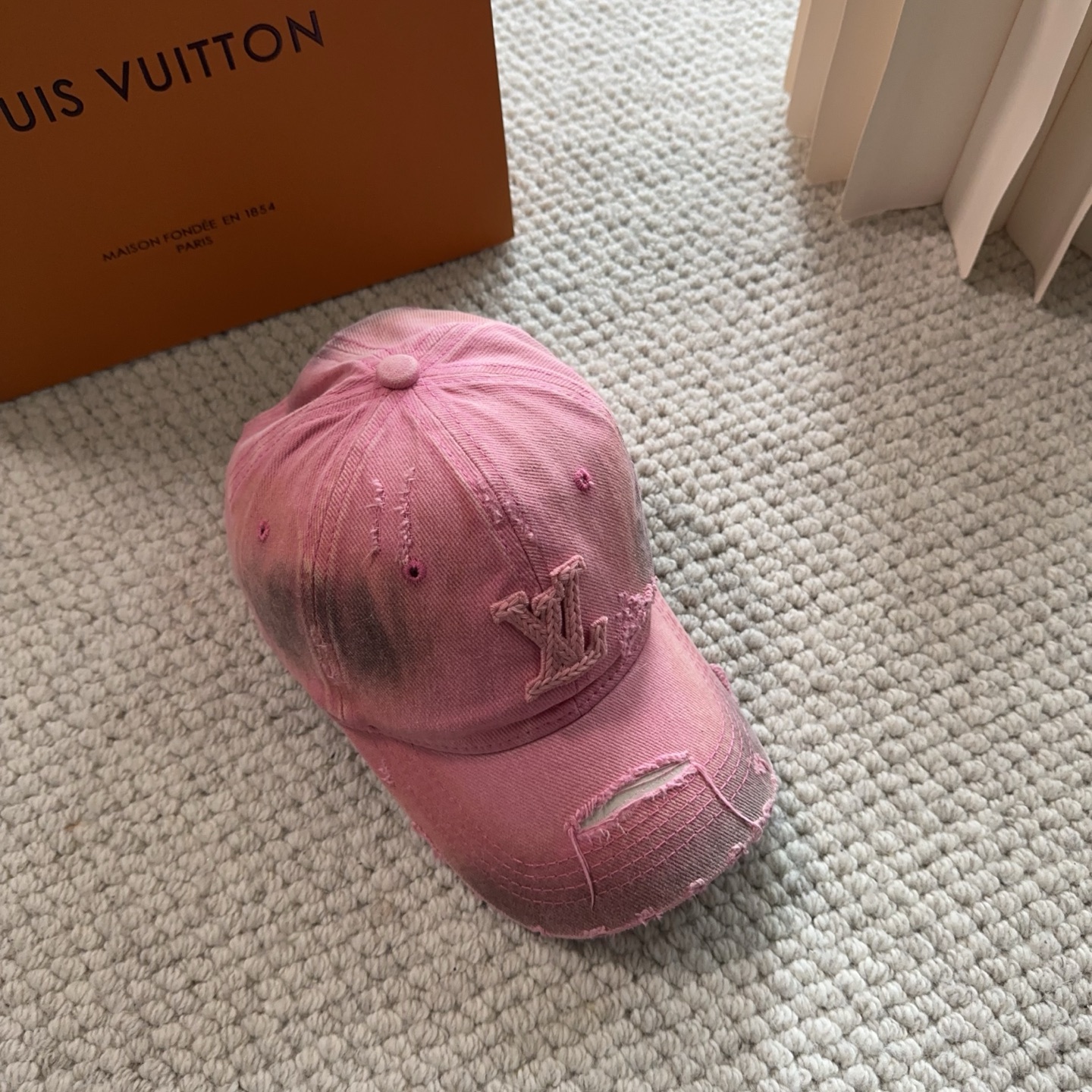 路易威登棒球帽LouisVuitton👒😍新款LV棒球帽，重工打造♥完美刺绣，高端大气，百搭款🤗男女通用！