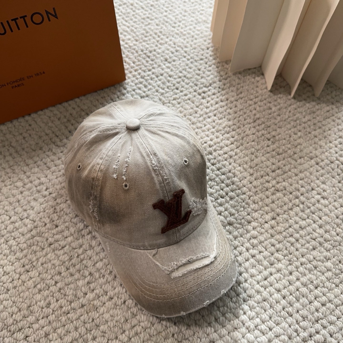 路易威登棒球帽LouisVuitton👒😍新款LV棒球帽，重工打造♥完美刺绣，高端大气，百搭款🤗男女通用！
