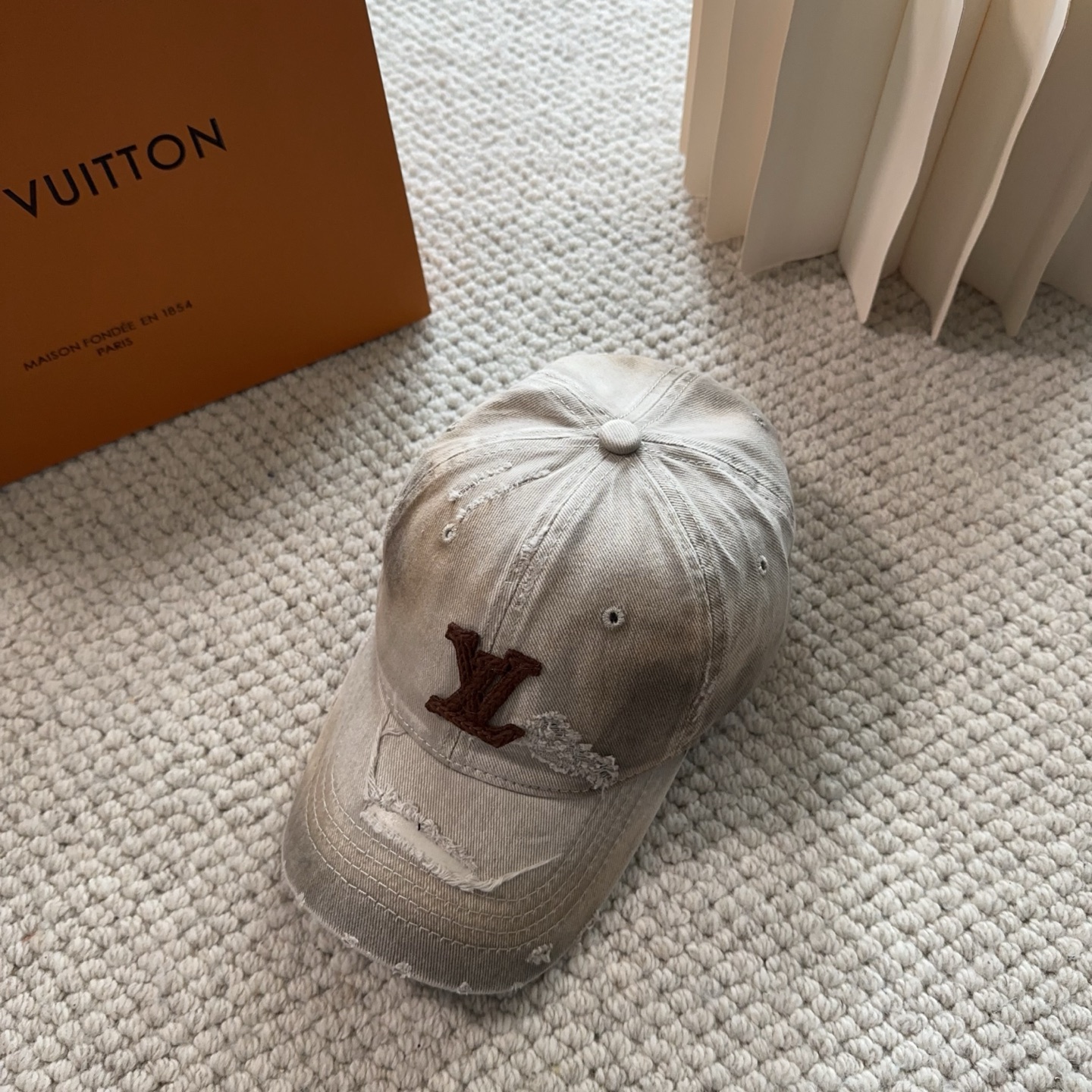 路易威登棒球帽LouisVuitton👒😍新款LV棒球帽，重工打造♥完美刺绣，高端大气，百搭款🤗男女通用！