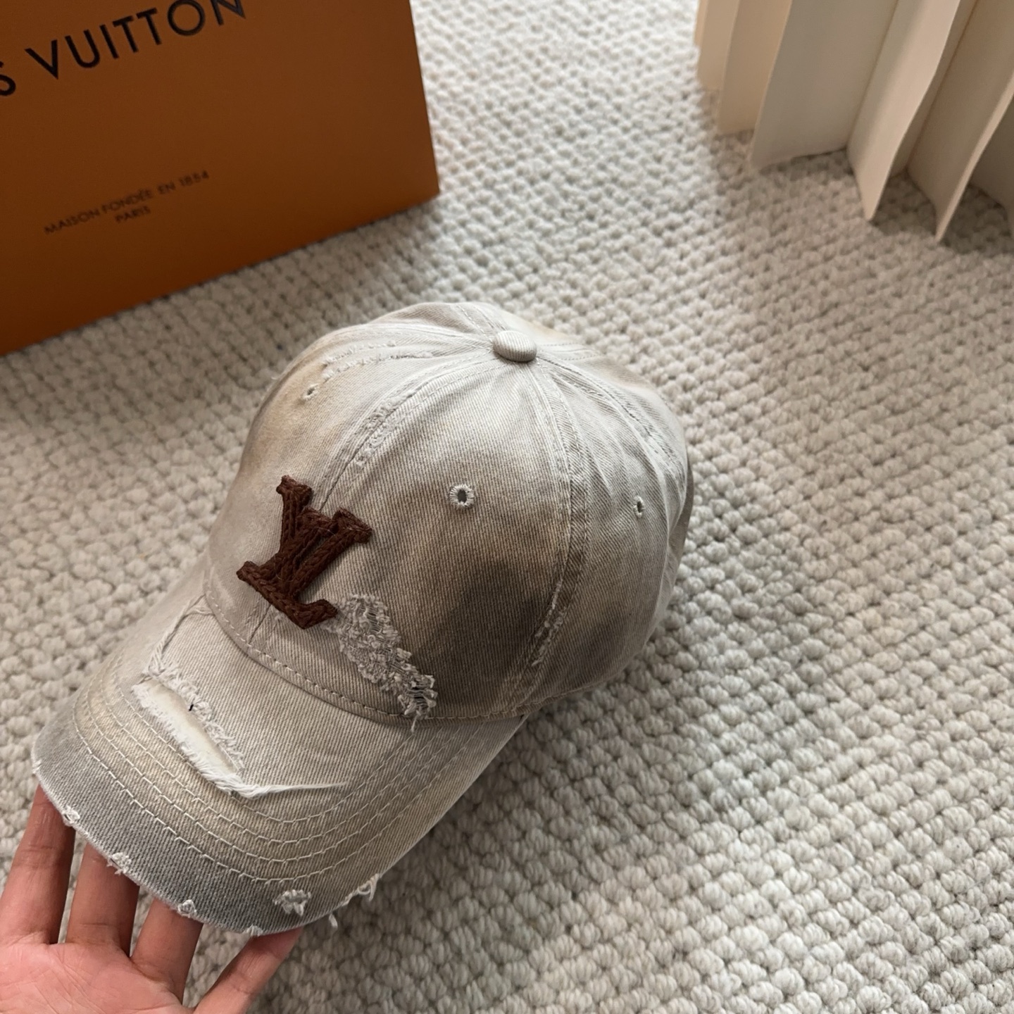 路易威登棒球帽LouisVuitton👒😍新款LV棒球帽，重工打造♥完美刺绣，高端大气，百搭款🤗男女通用！