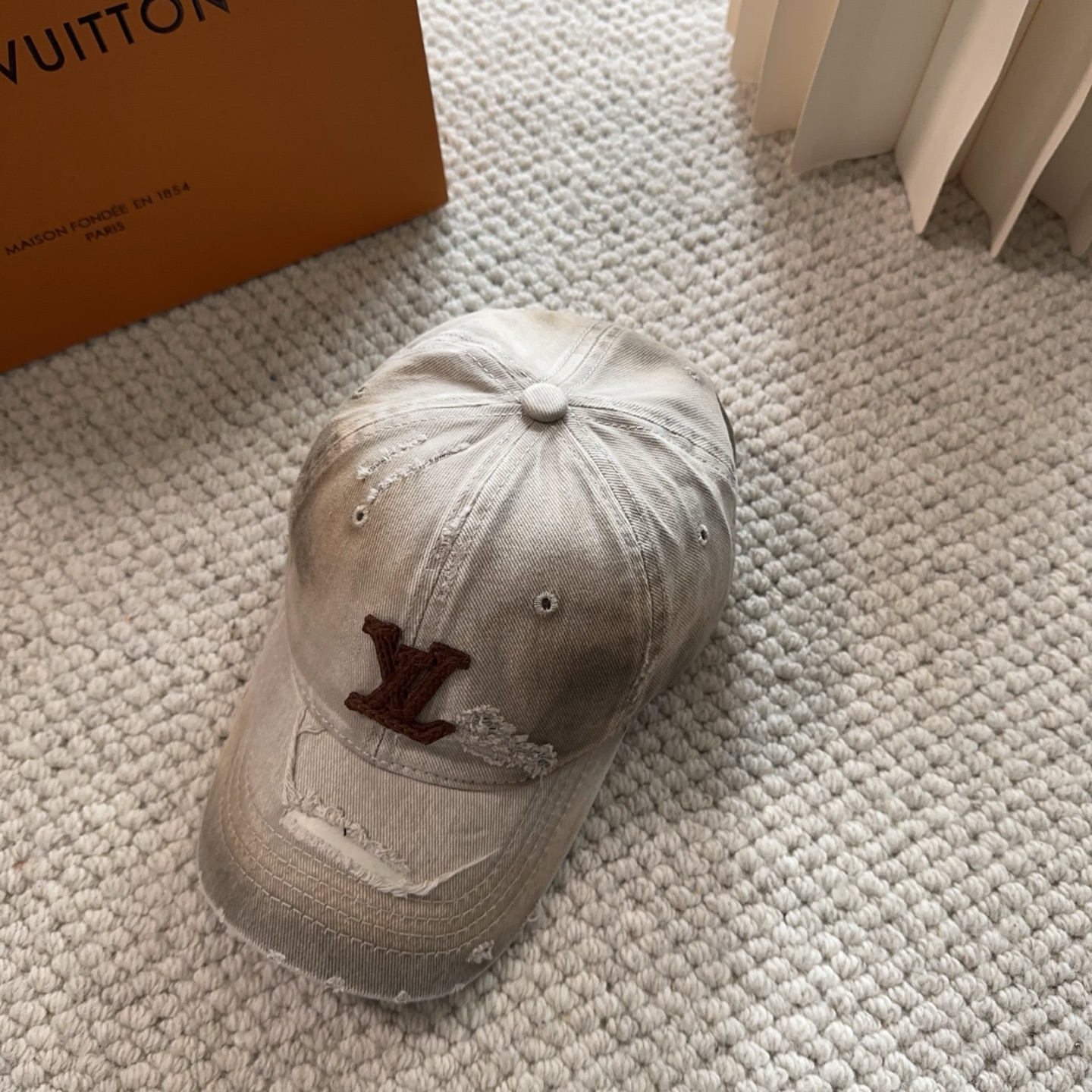 路易威登棒球帽LouisVuitton👒😍新款LV棒球帽，重工打造♥完美刺绣，高端大气，百搭款🤗男女通用！