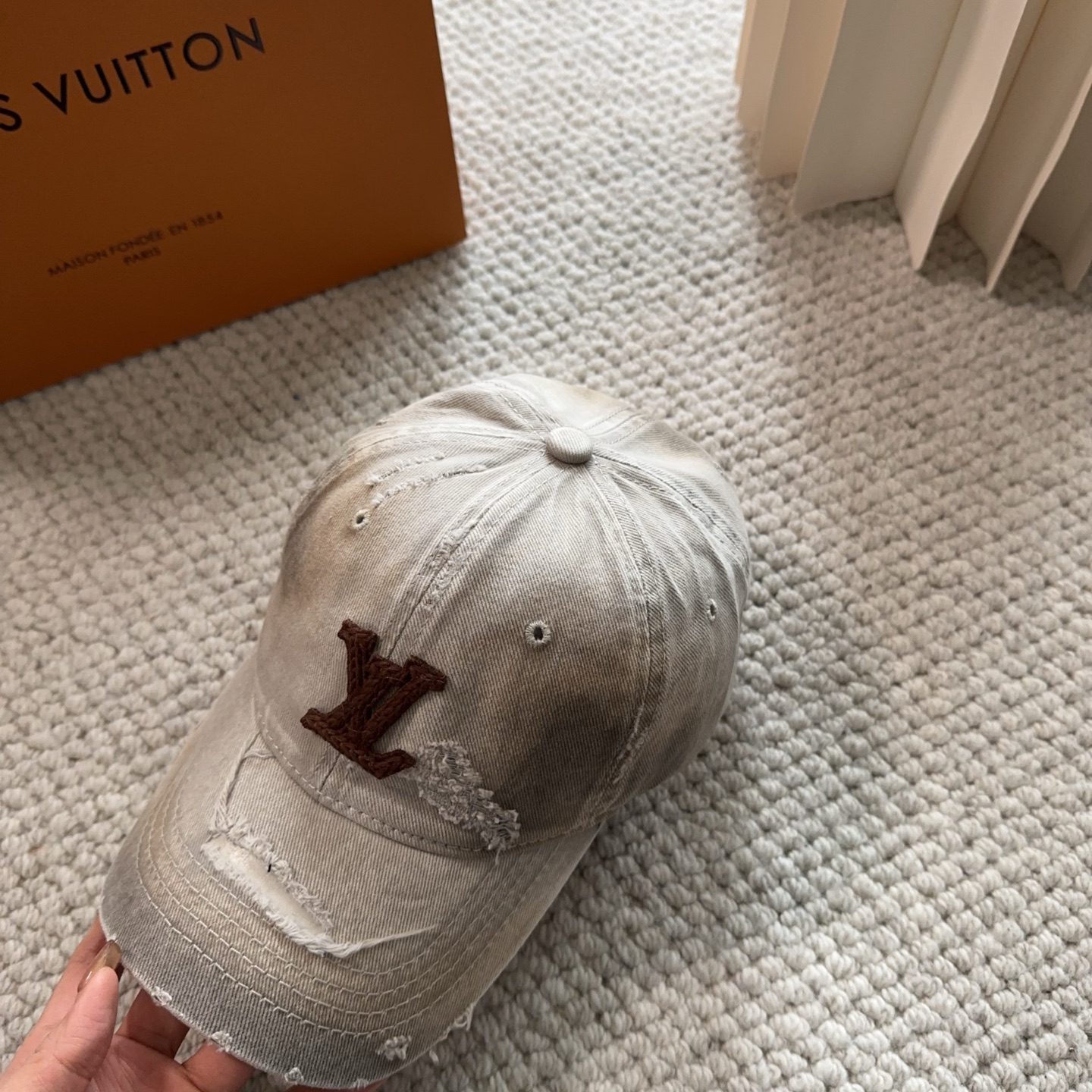 路易威登棒球帽LouisVuitton👒😍新款LV棒球帽，重工打造♥完美刺绣，高端大气，百搭款🤗男女通用！