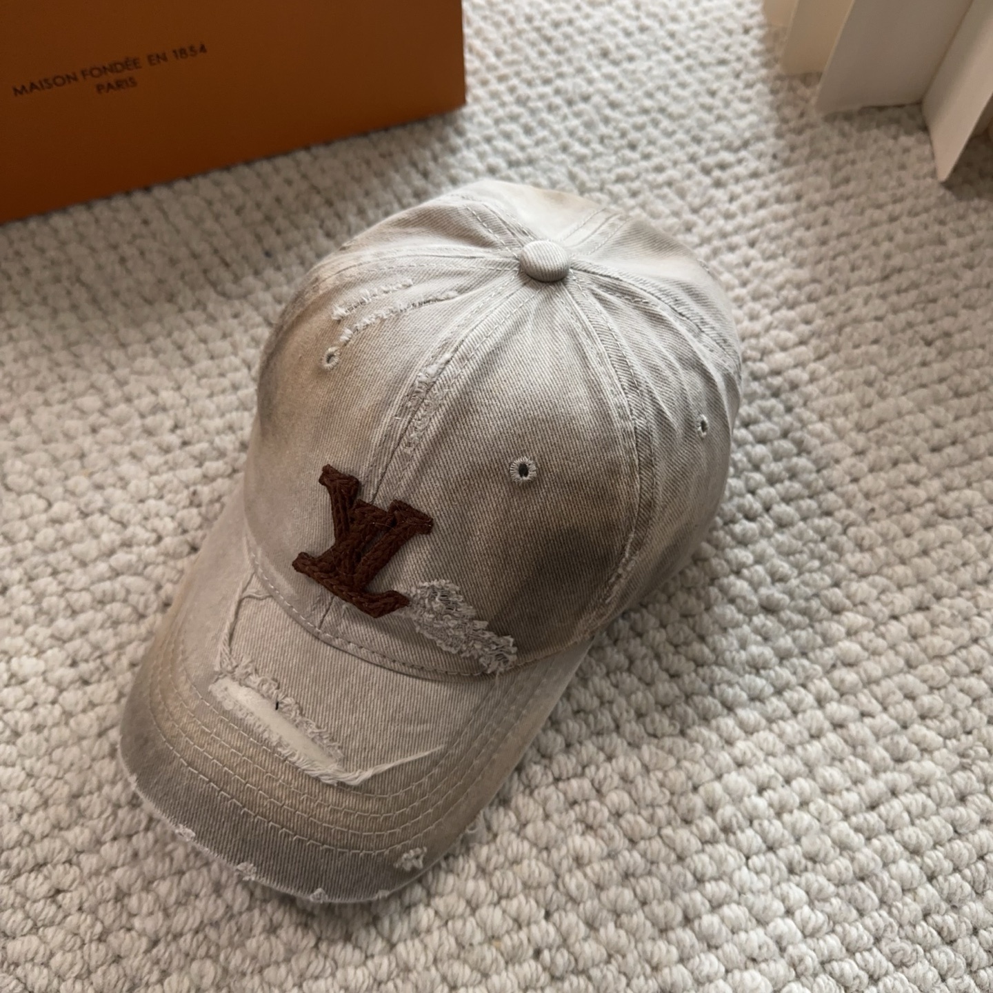 路易威登棒球帽LouisVuitton👒😍新款LV棒球帽，重工打造♥完美刺绣，高端大气，百搭款🤗男女通用！