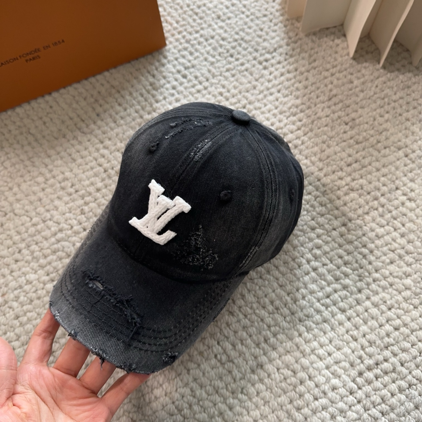 路易威登棒球帽LouisVuitton👒😍新款LV棒球帽，重工打造♥完美刺绣，高端大气，百搭款🤗男女通用！