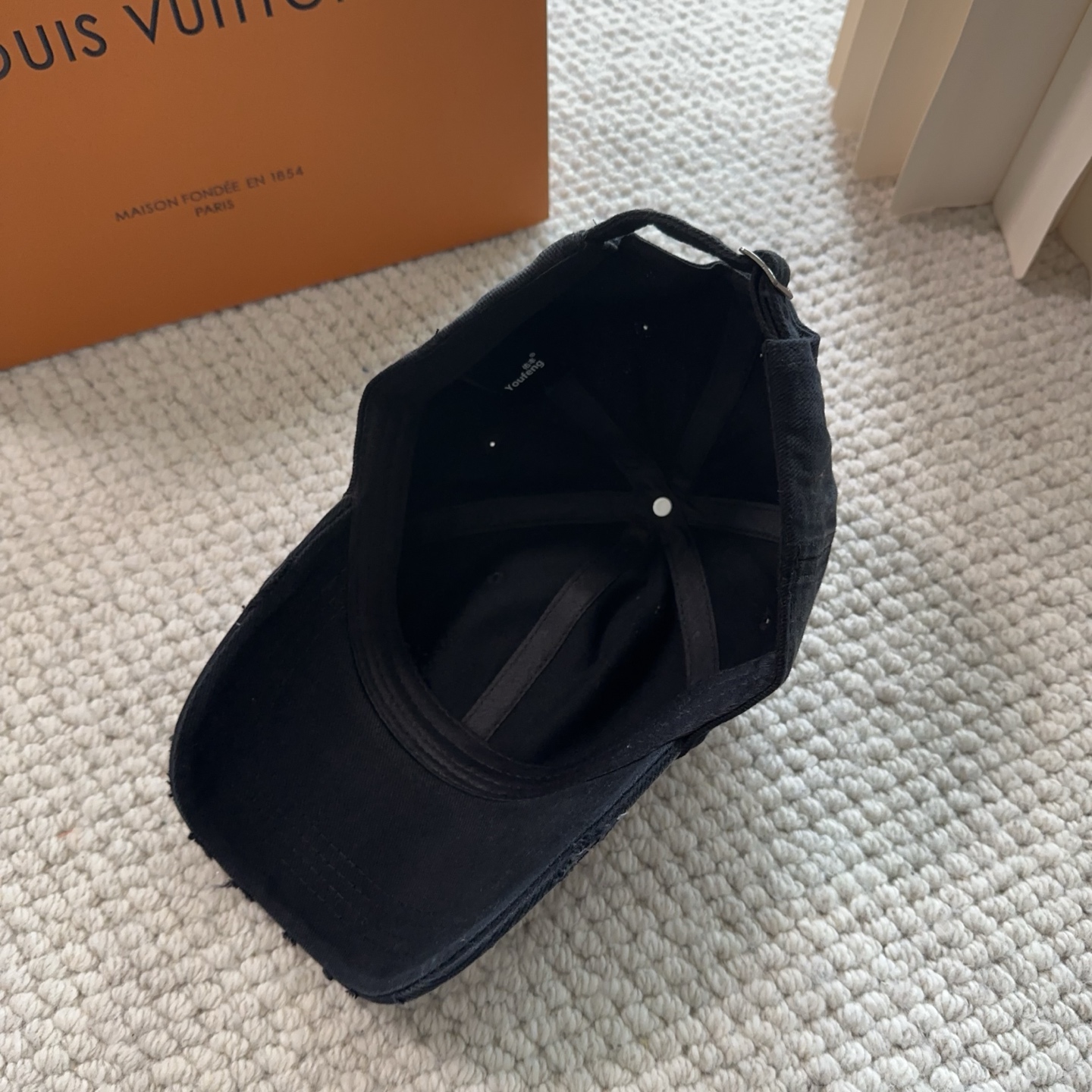 路易威登棒球帽LouisVuitton👒😍新款LV棒球帽，重工打造♥完美刺绣，高端大气，百搭款🤗男女通用！