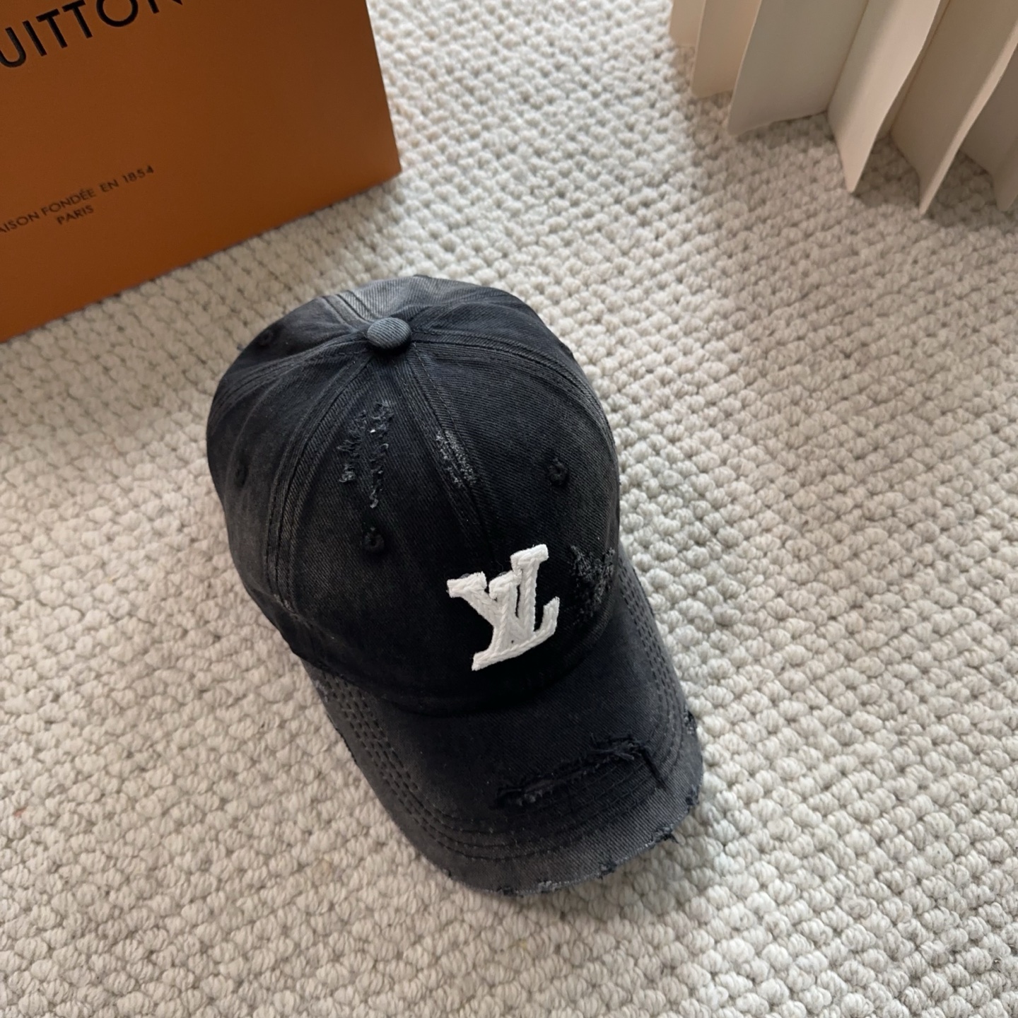 路易威登棒球帽LouisVuitton👒😍新款LV棒球帽，重工打造♥完美刺绣，高端大气，百搭款🤗男女通用！