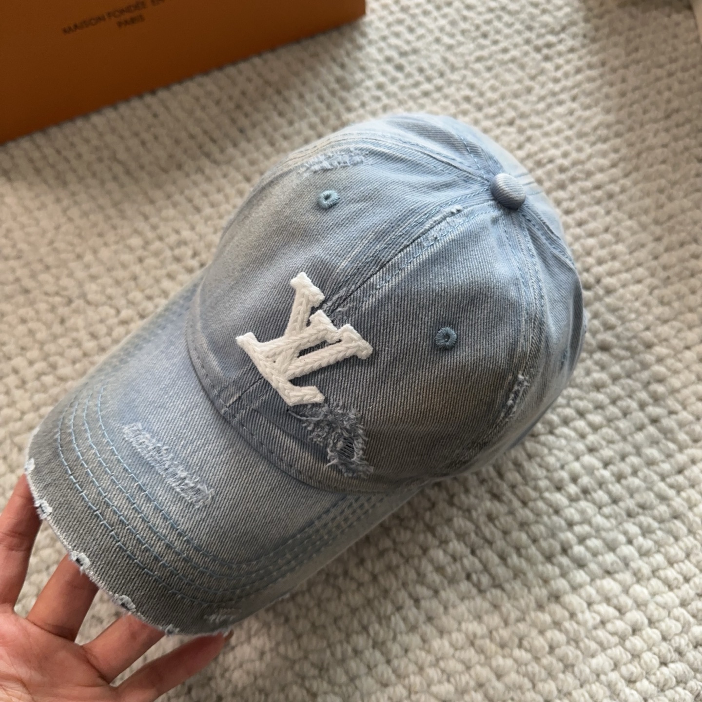 路易威登棒球帽LouisVuitton👒😍新款LV棒球帽，重工打造♥完美刺绣，高端大气，百搭款🤗男女通用！