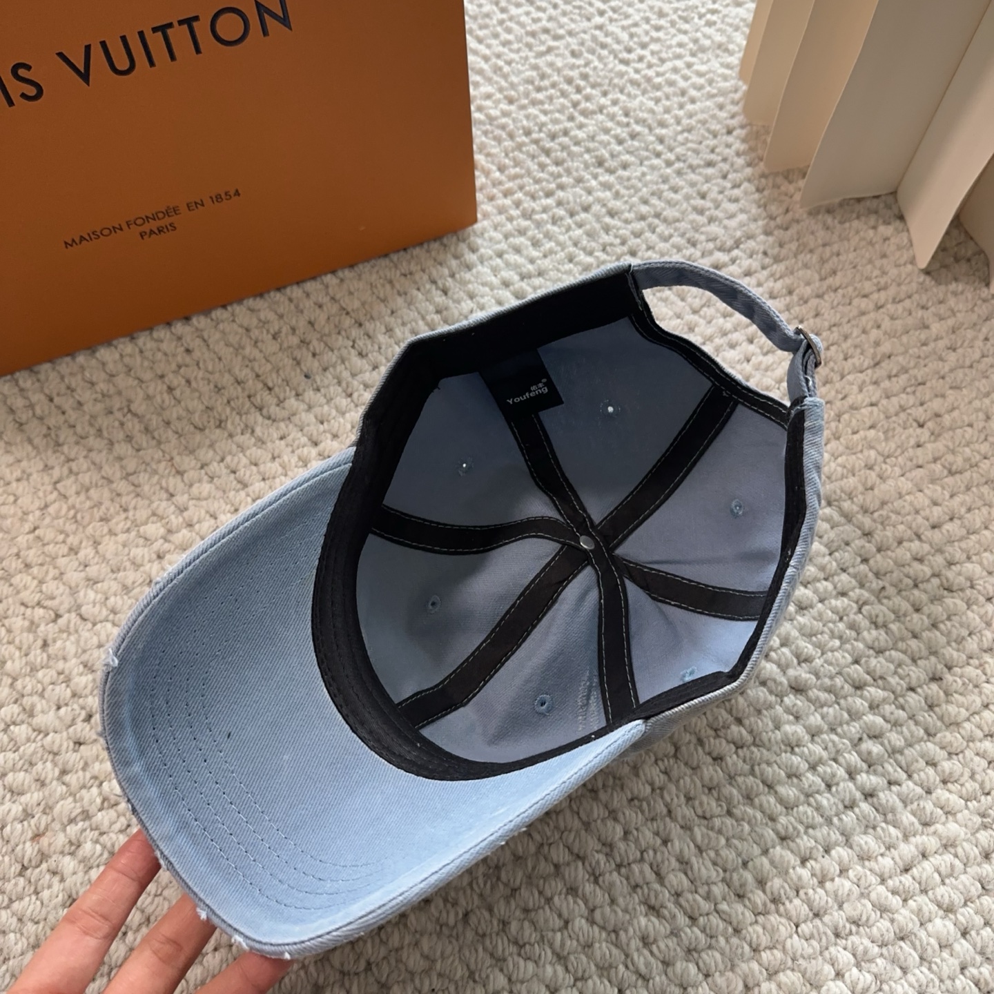 路易威登棒球帽LouisVuitton👒😍新款LV棒球帽，重工打造♥完美刺绣，高端大气，百搭款🤗男女通用！