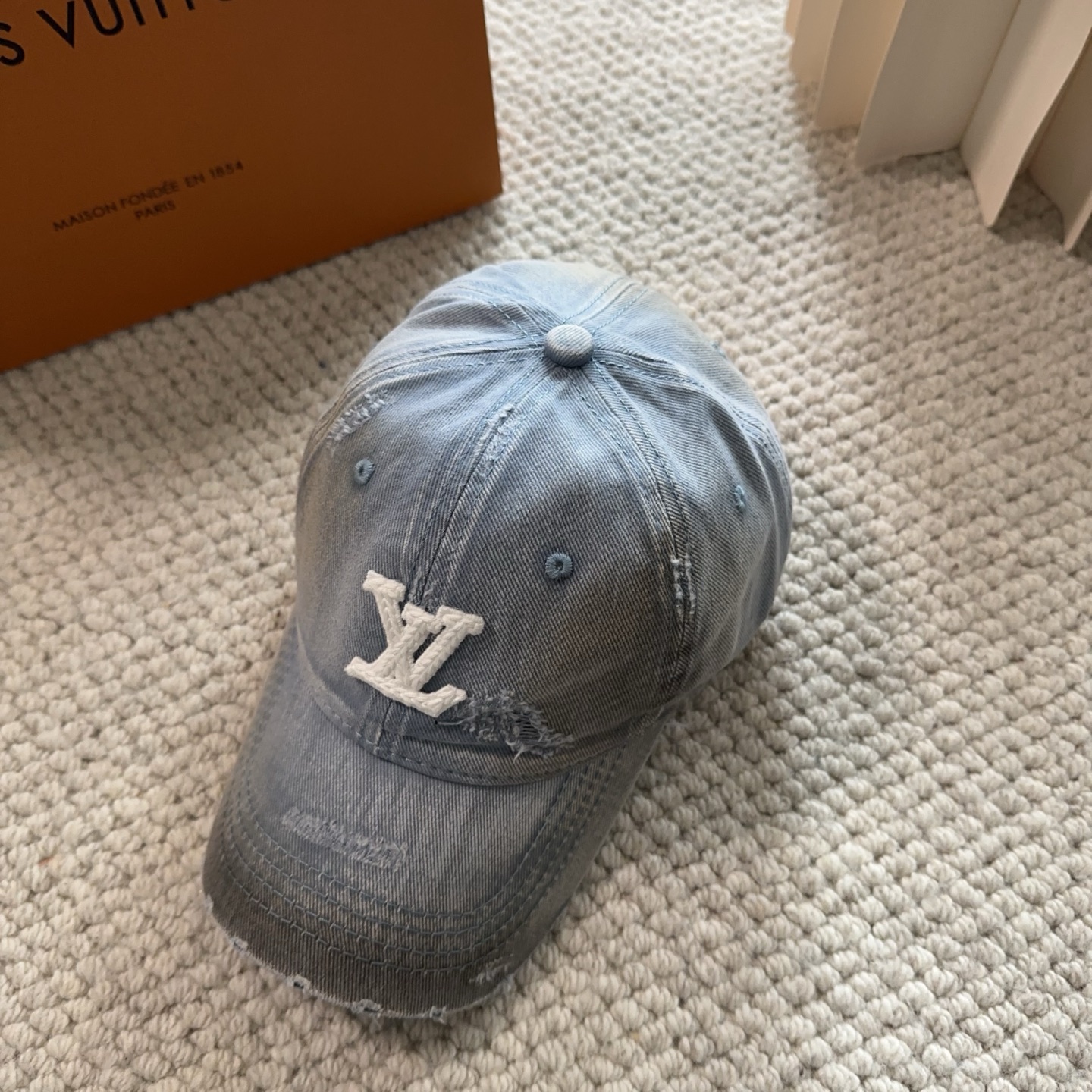 路易威登棒球帽LouisVuitton👒😍新款LV棒球帽，重工打造♥完美刺绣，高端大气，百搭款🤗男女通用！