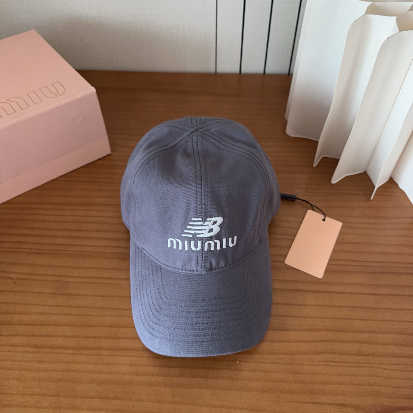 NO:764656,miumiu Miu Miu's new autumn and winter baseball cap. The original order is authentic and made to order. The original workmanship is meticulous and the quality is superb!  hat straw hat bucket hat baseball cap, hat, miumiu, espadrilles, hats19860909miumiu 缪缪秋冬新品棒球帽 原单正品开模订制,原版做工细致质量超赞！帽子草帽渔夫帽棒球帽,帽子,miumiu,espadrilles,hats,hat
