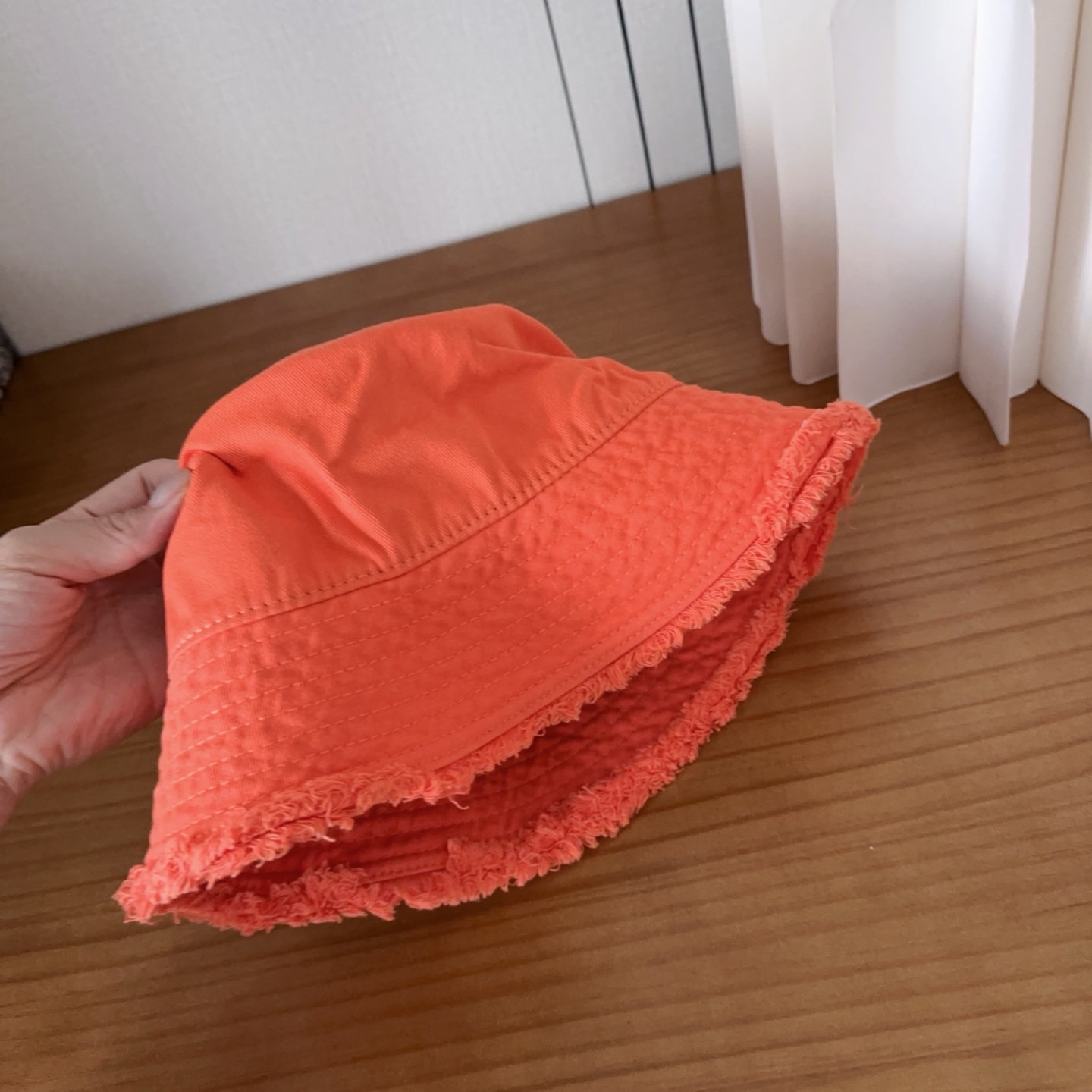 普拉达字母渔夫帽设计感超强，让人耳目一新头型非常好，可以修饰各种头型，实力百搭款