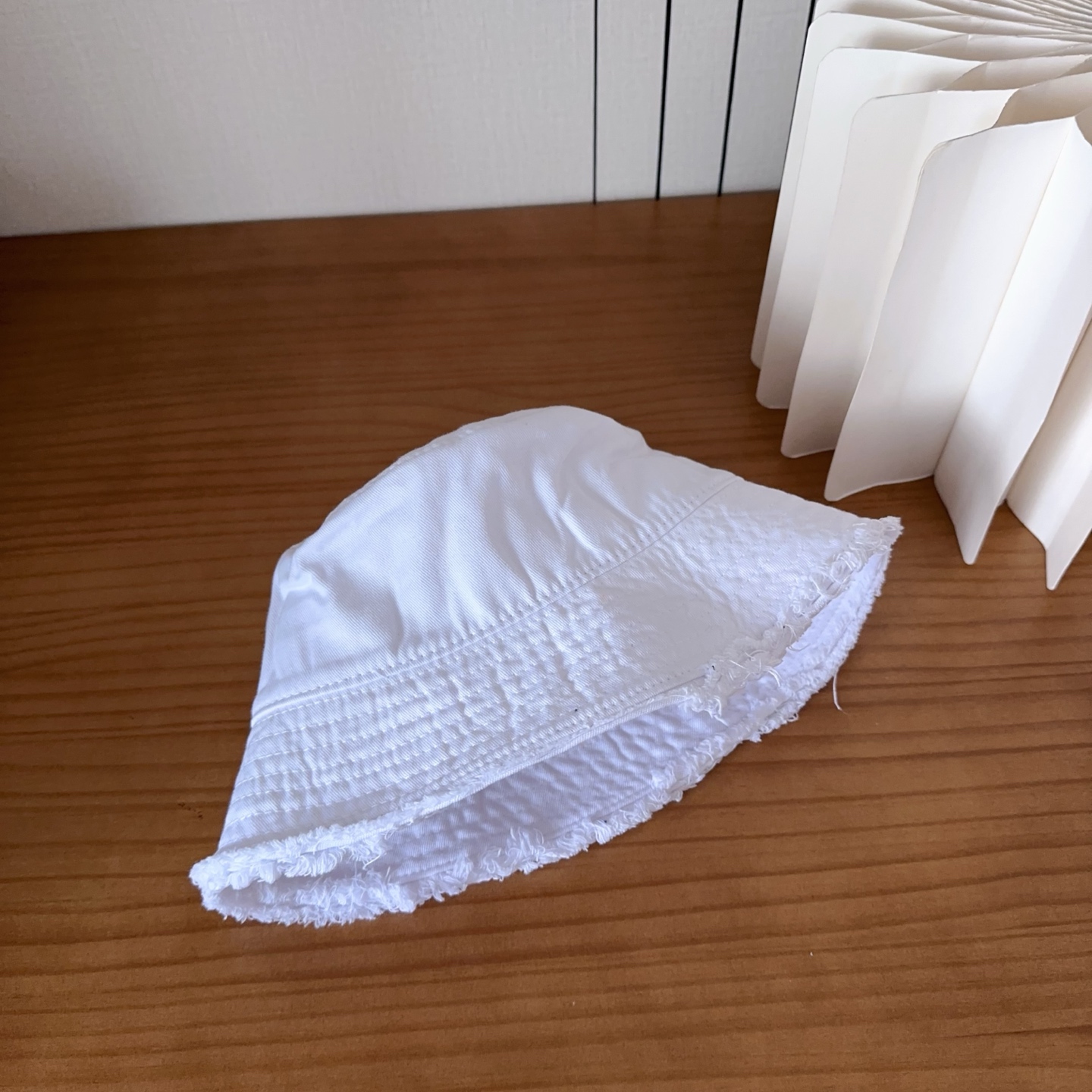 普拉达字母渔夫帽设计感超强，让人耳目一新头型非常好，可以修饰各种头型，实力百搭款