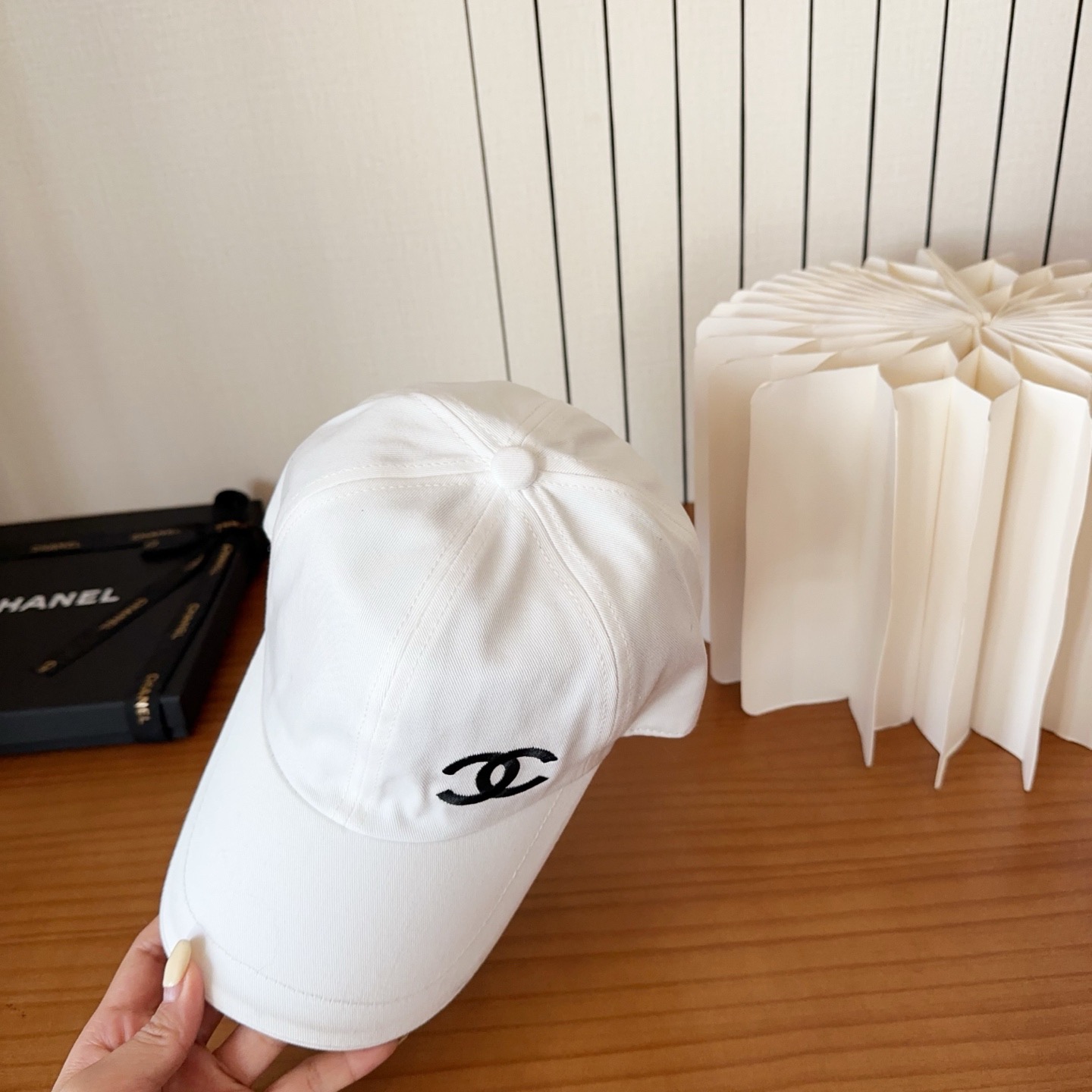 香奈儿新款经典休闲潮流款 上架简约棒球帽🧢日韩风格，随便搭配都超好看！出门旅游，绝对要入手的一款