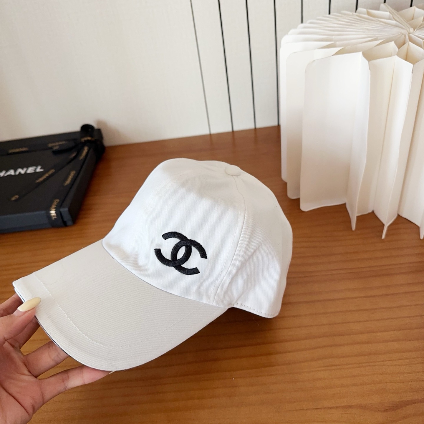 香奈儿新款经典休闲潮流款 上架简约棒球帽🧢日韩风格，随便搭配都超好看！出门旅游，绝对要入手的一款