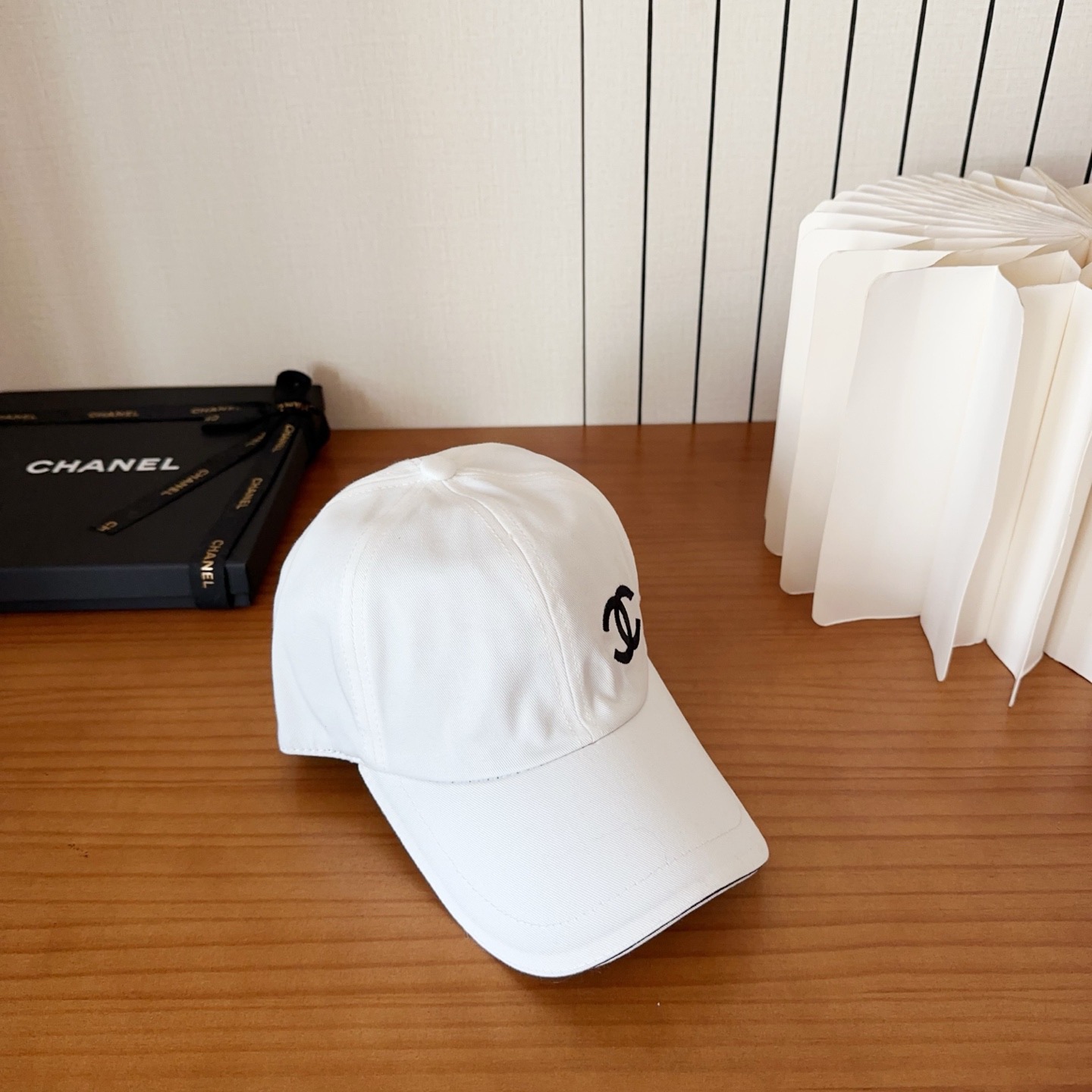 香奈儿新款经典休闲潮流款 上架简约棒球帽🧢日韩风格，随便搭配都超好看！出门旅游，绝对要入手的一款