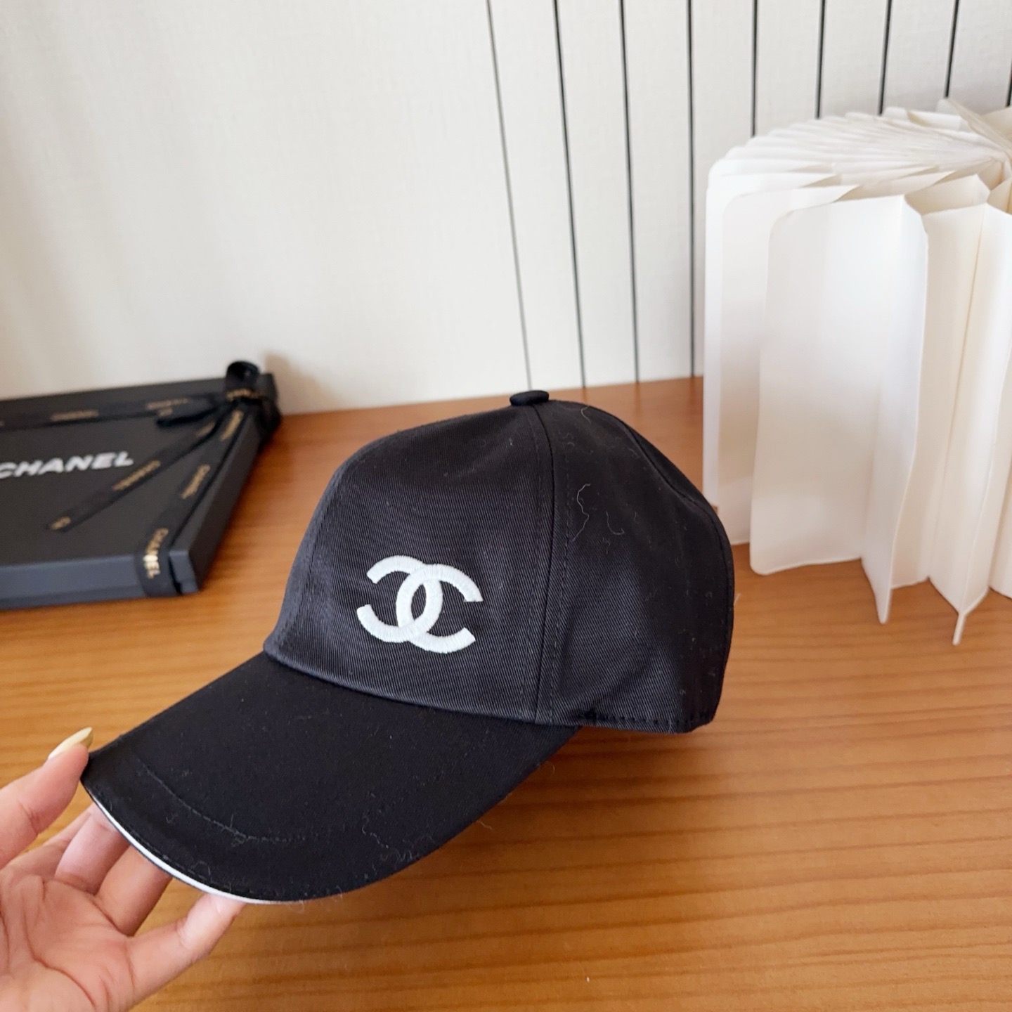 香奈儿新款经典休闲潮流款 上架简约棒球帽🧢日韩风格，随便搭配都超好看！出门旅游，绝对要入手的一款