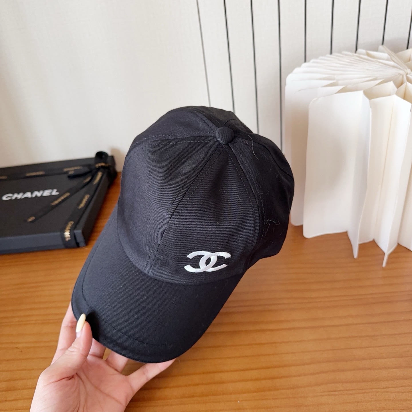 香奈儿新款经典休闲潮流款 上架简约棒球帽🧢日韩风格，随便搭配都超好看！出门旅游，绝对要入手的一款