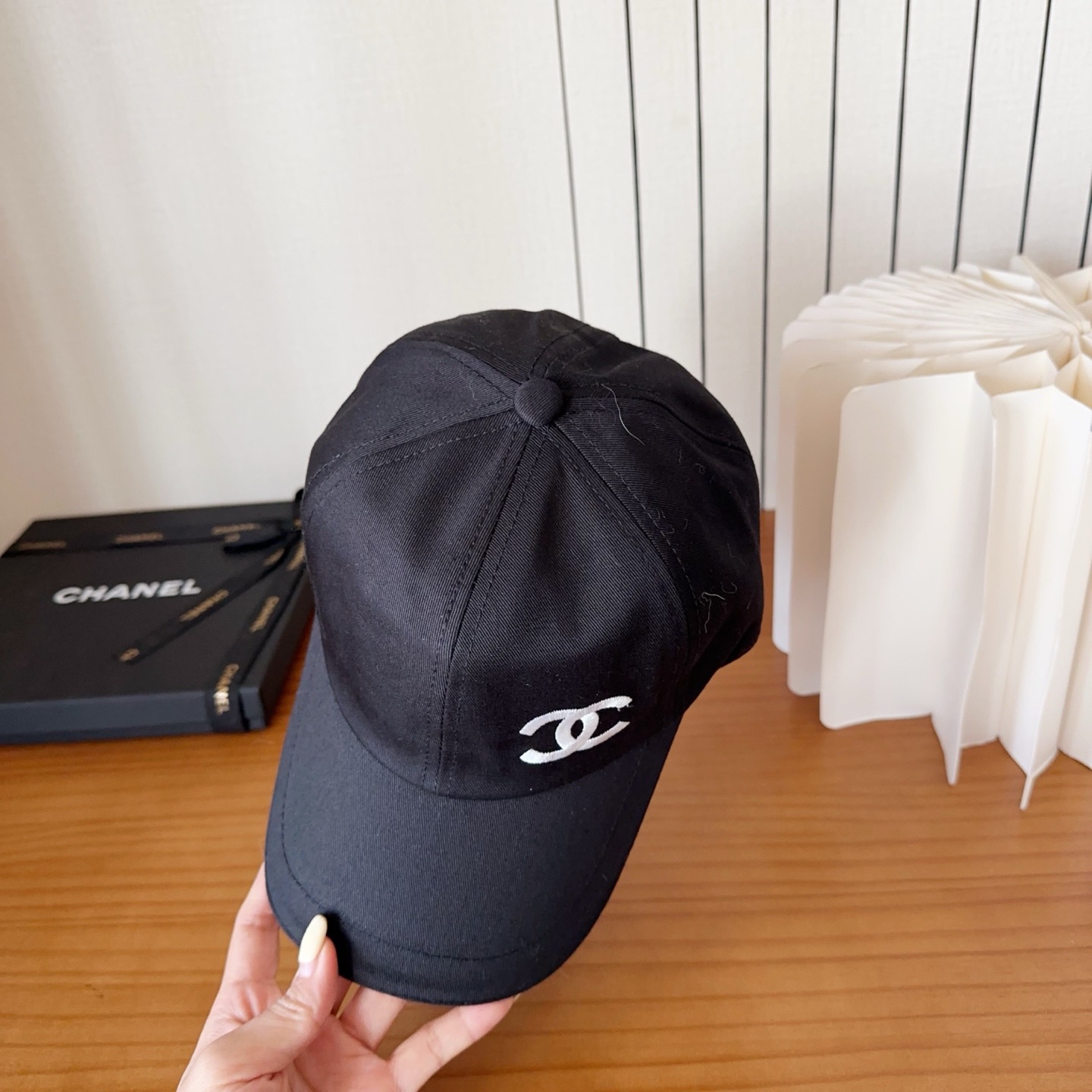 香奈儿新款经典休闲潮流款 上架简约棒球帽🧢日韩风格，随便搭配都超好看！出门旅游，绝对要入手的一款