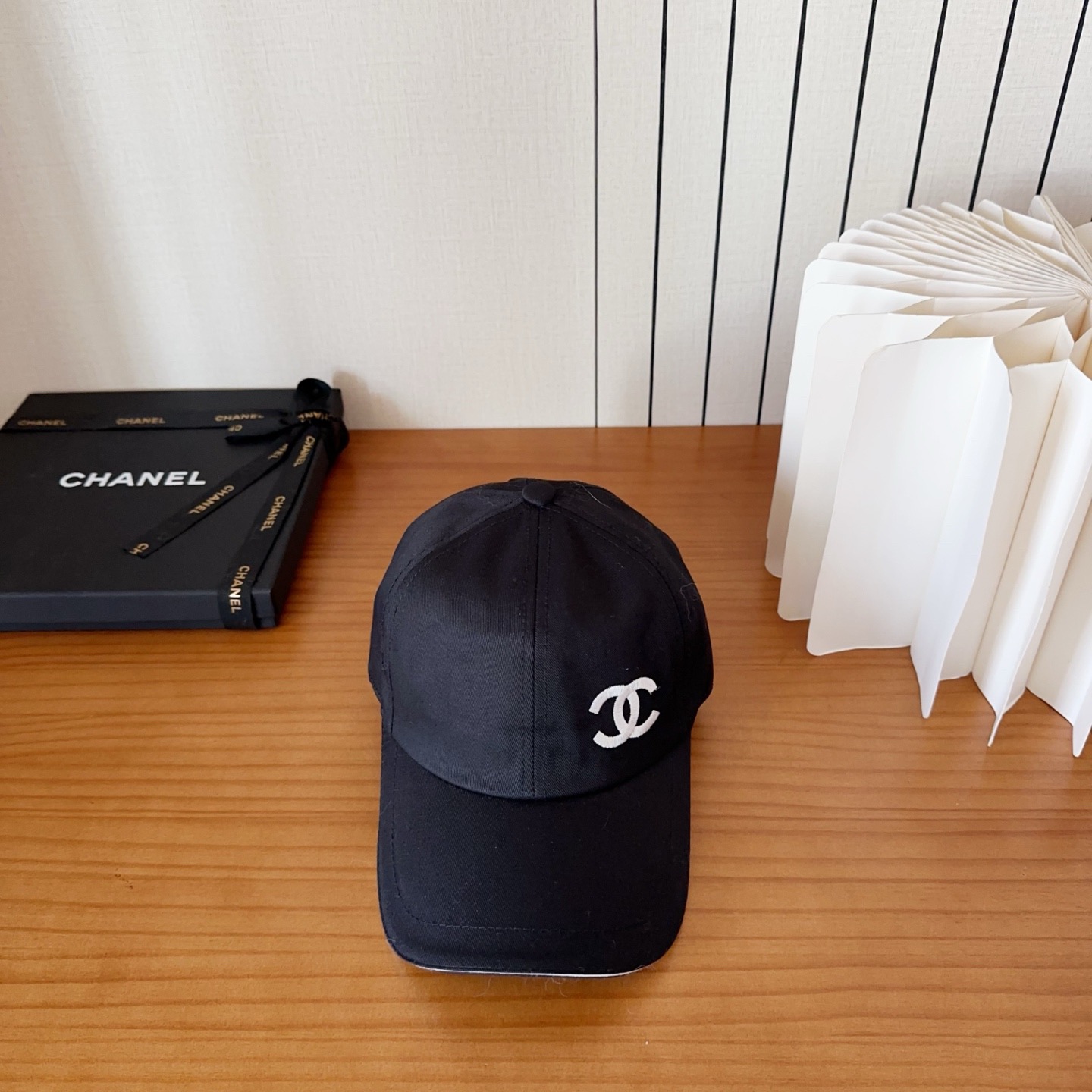 香奈儿新款经典休闲潮流款 上架简约棒球帽🧢日韩风格，随便搭配都超好看！出门旅游，绝对要入手的一款