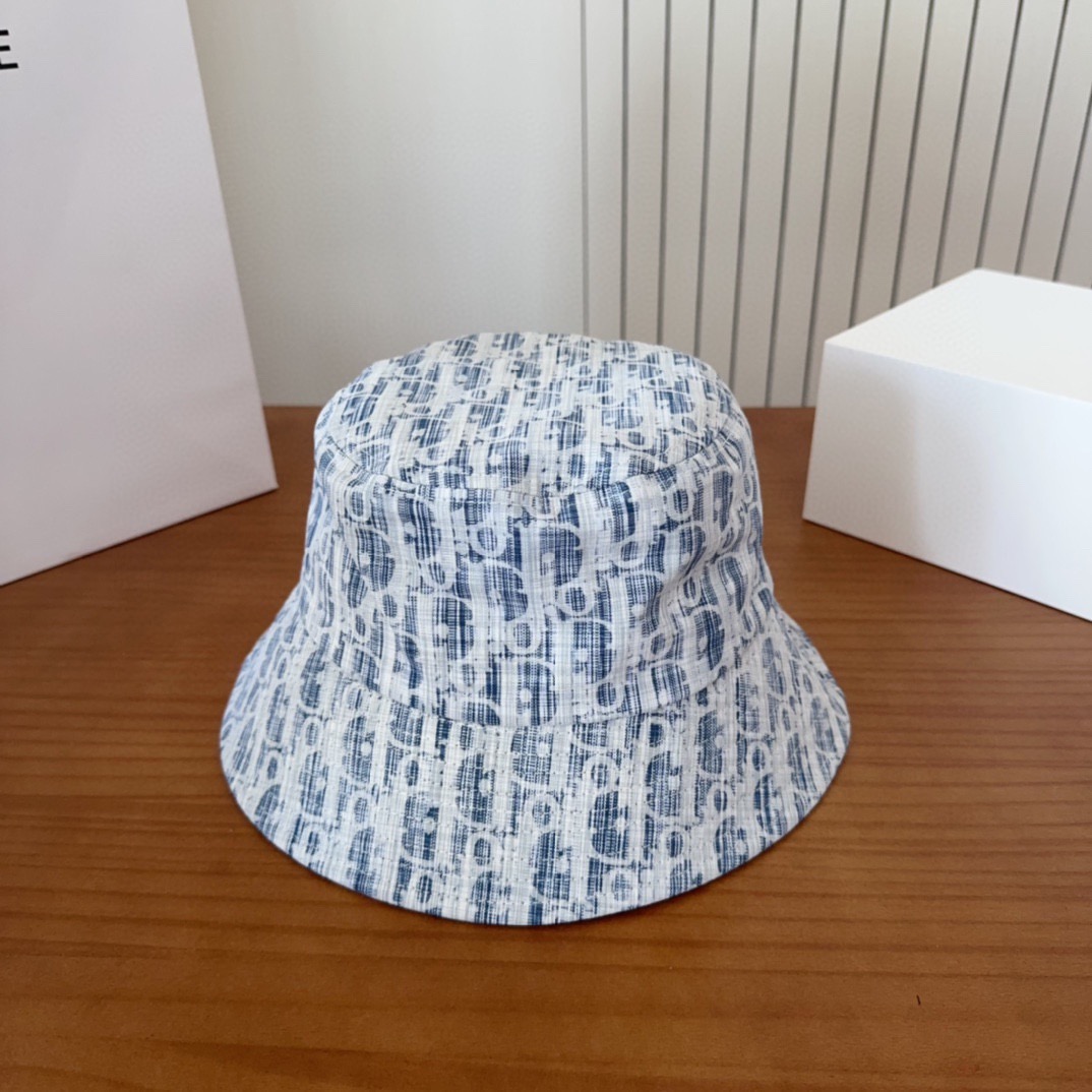 迪奥渔夫帽🧢休闲百搭款🆒👏饱满立体高颅顶❗️🔉帽型正点 弧度流畅线条自然💙神奇改善脸型，戴上立马脸小😎