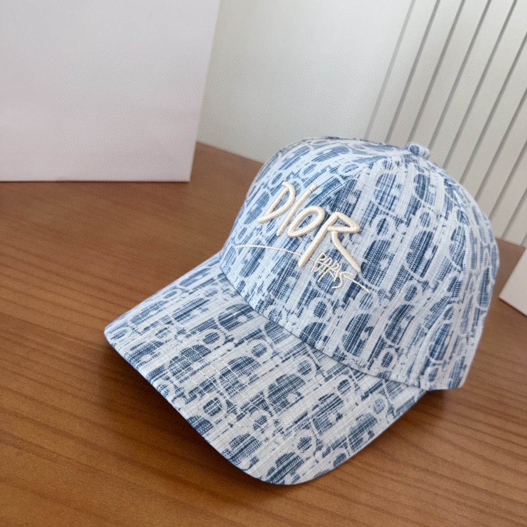 迪奥棒球帽🧢休闲百搭款🆒👏饱满立体高颅顶❗️🔉帽型正点 弧度流畅线条自然💙神奇改善脸型，戴上立马脸小😎