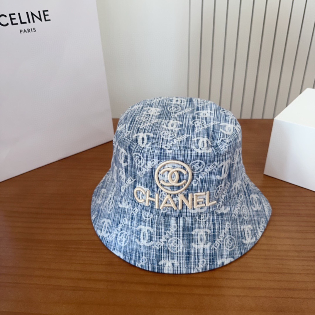 CHANEL香奈儿新款🆕牛仔蓝复古款渔夫帽🔸 节假日旅游带它出去美美哒❕  中古款哟.这种帽子不容易撞款