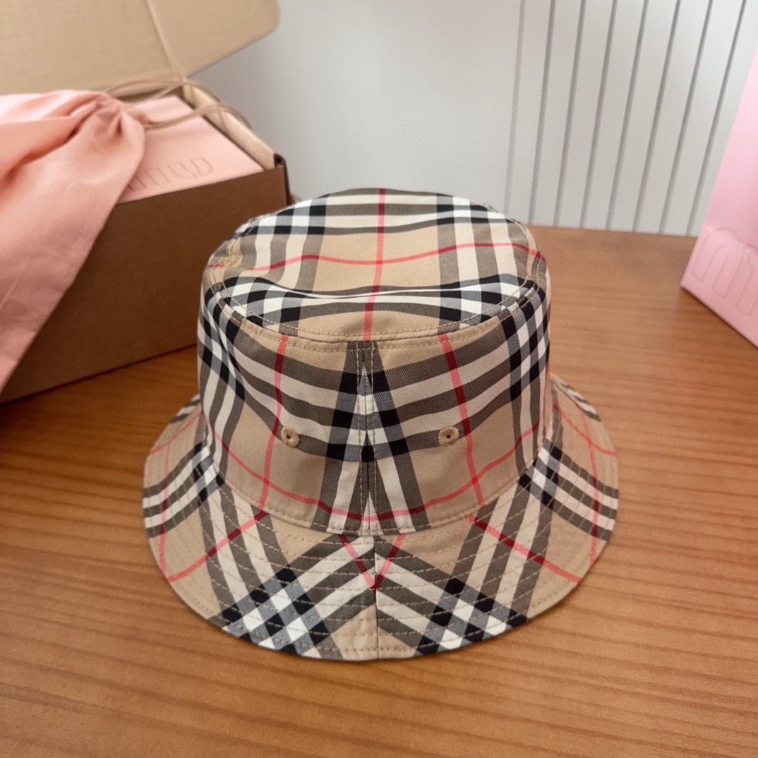 Burberry（巴宝莉）原单渔夫帽  专柜热卖款纯棉内里，轻盈透气。完美版型，对格精准无误，原厂品质，
