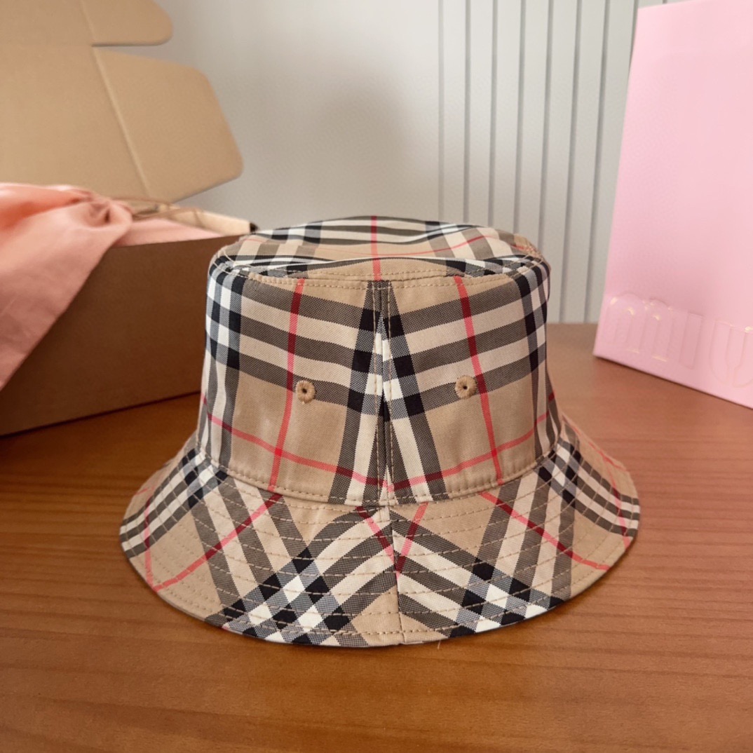 Burberry（巴宝莉）原单渔夫帽  专柜热卖款纯棉内里，轻盈透气。完美版型，对格精准无误，原厂品质，