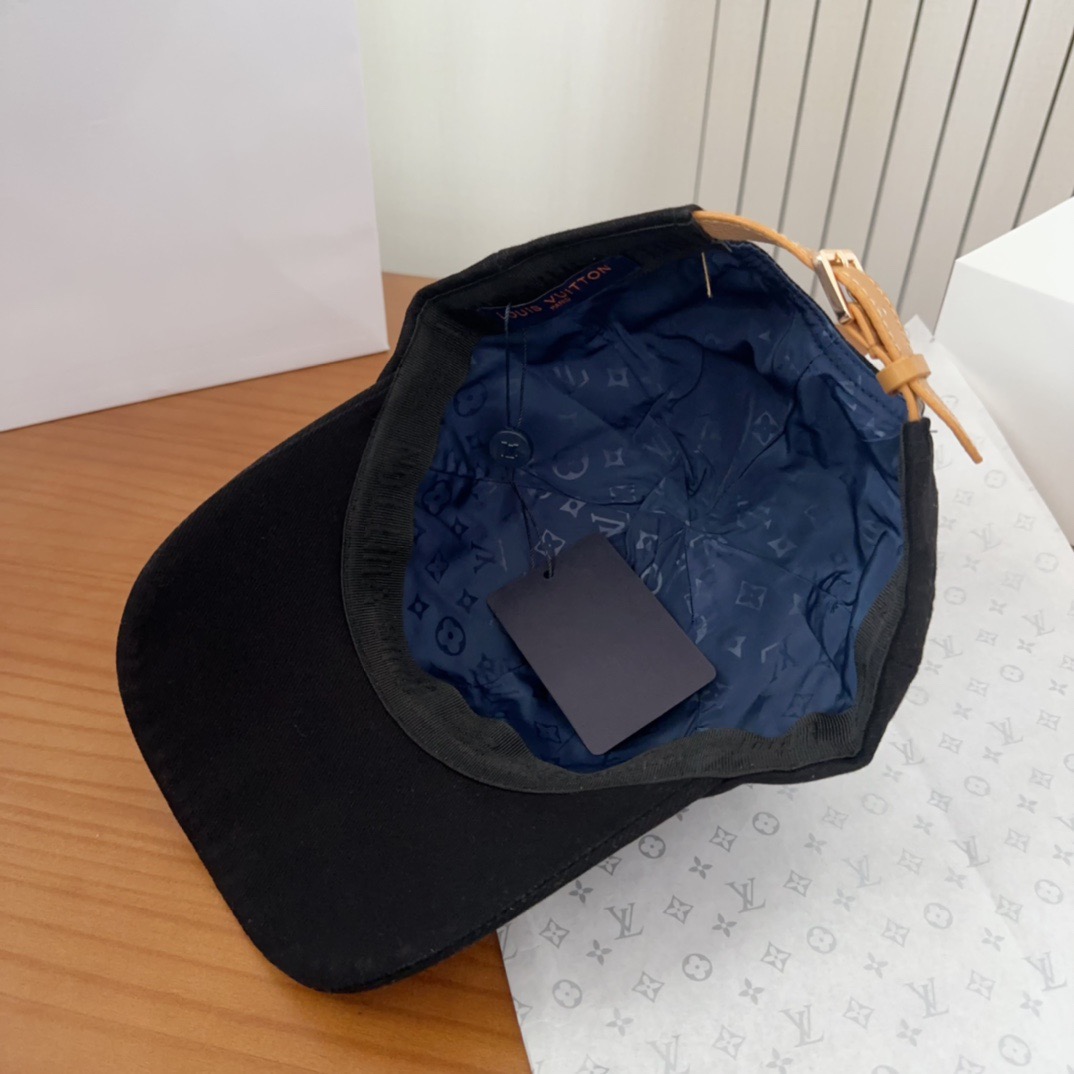 路易威登棒球帽LouisVuitton👒😍新款LV棒球帽，重工打造♥完美刺绣，高端大气，百搭款🤗男女通用