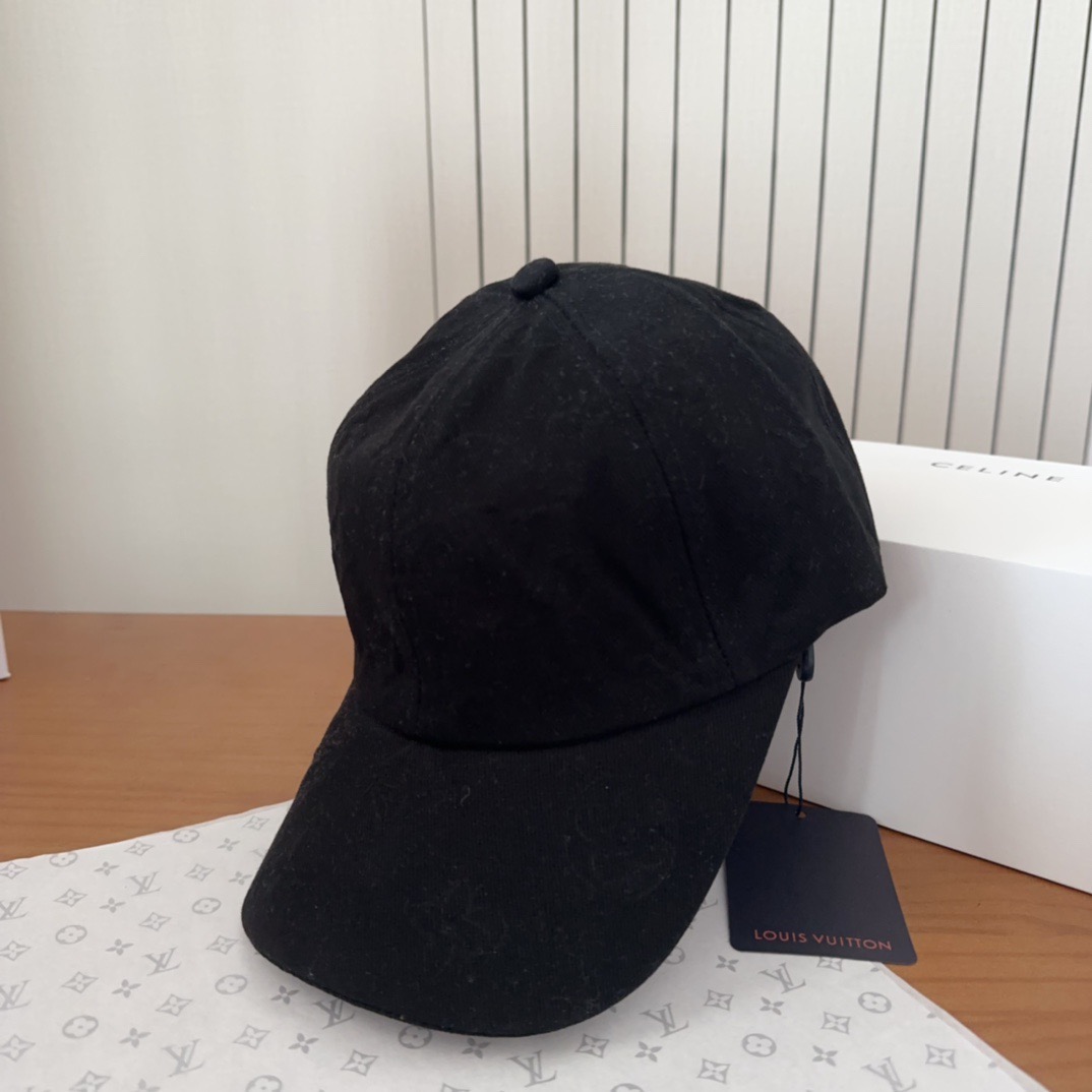 路易威登棒球帽LouisVuitton👒😍新款LV棒球帽，重工打造♥完美刺绣，高端大气，百搭款🤗男女通用