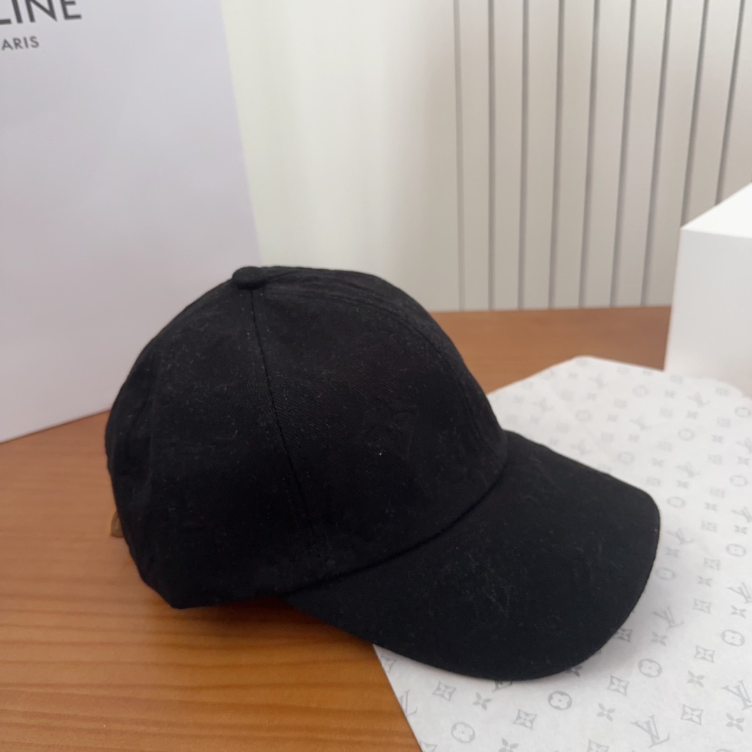 路易威登棒球帽LouisVuitton👒😍新款LV棒球帽，重工打造♥完美刺绣，高端大气，百搭款🤗男女通用