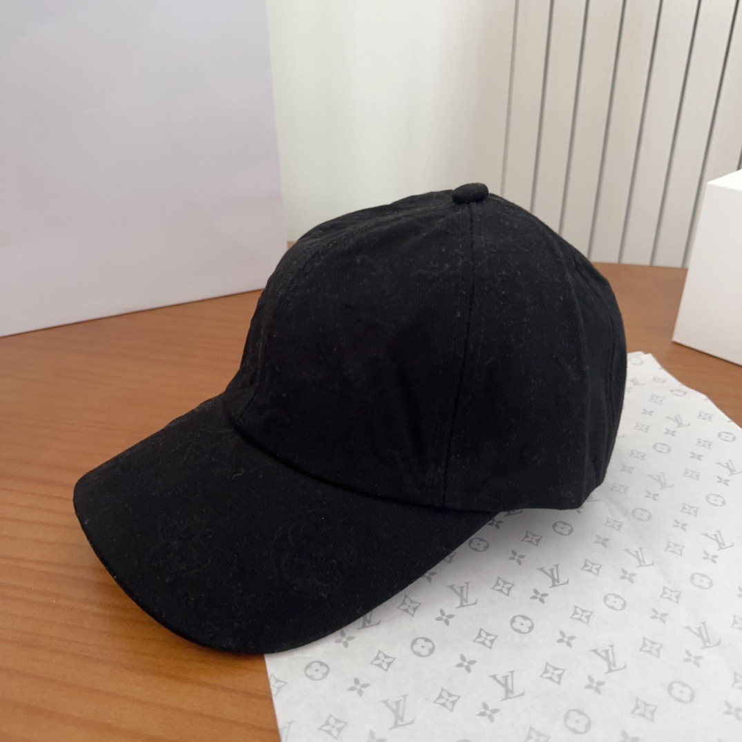 路易威登棒球帽LouisVuitton👒😍新款LV棒球帽，重工打造♥完美刺绣，高端大气，百搭款🤗男女通用