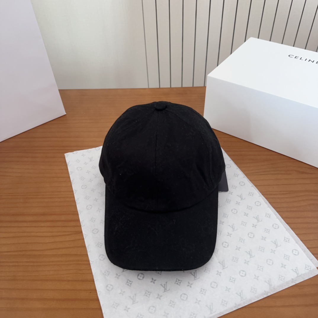 路易威登棒球帽LouisVuitton👒😍新款LV棒球帽，重工打造♥完美刺绣，高端大气，百搭款🤗男女通用