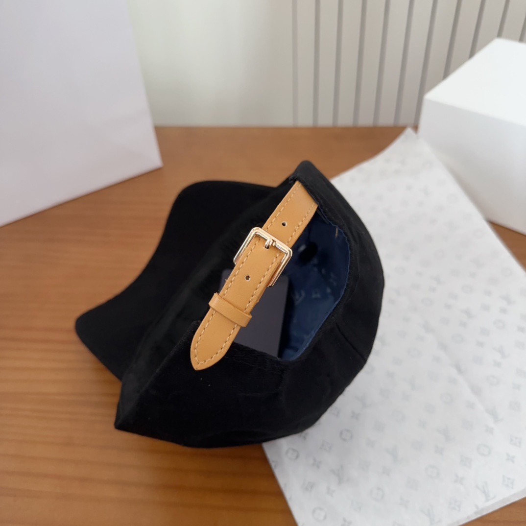 路易威登棒球帽LouisVuitton👒😍新款LV棒球帽，重工打造♥完美刺绣，高端大气，百搭款🤗男女通用