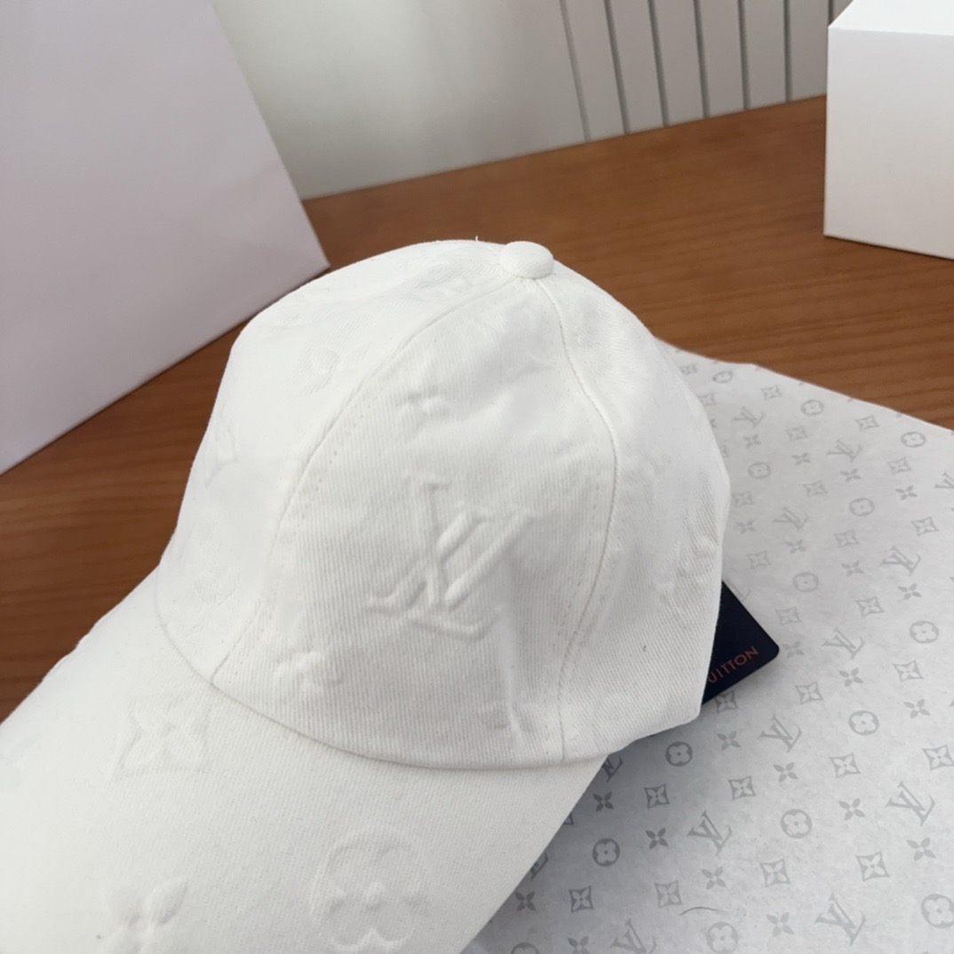 路易威登棒球帽LouisVuitton👒😍新款LV棒球帽，重工打造♥完美刺绣，高端大气，百搭款🤗男女通用